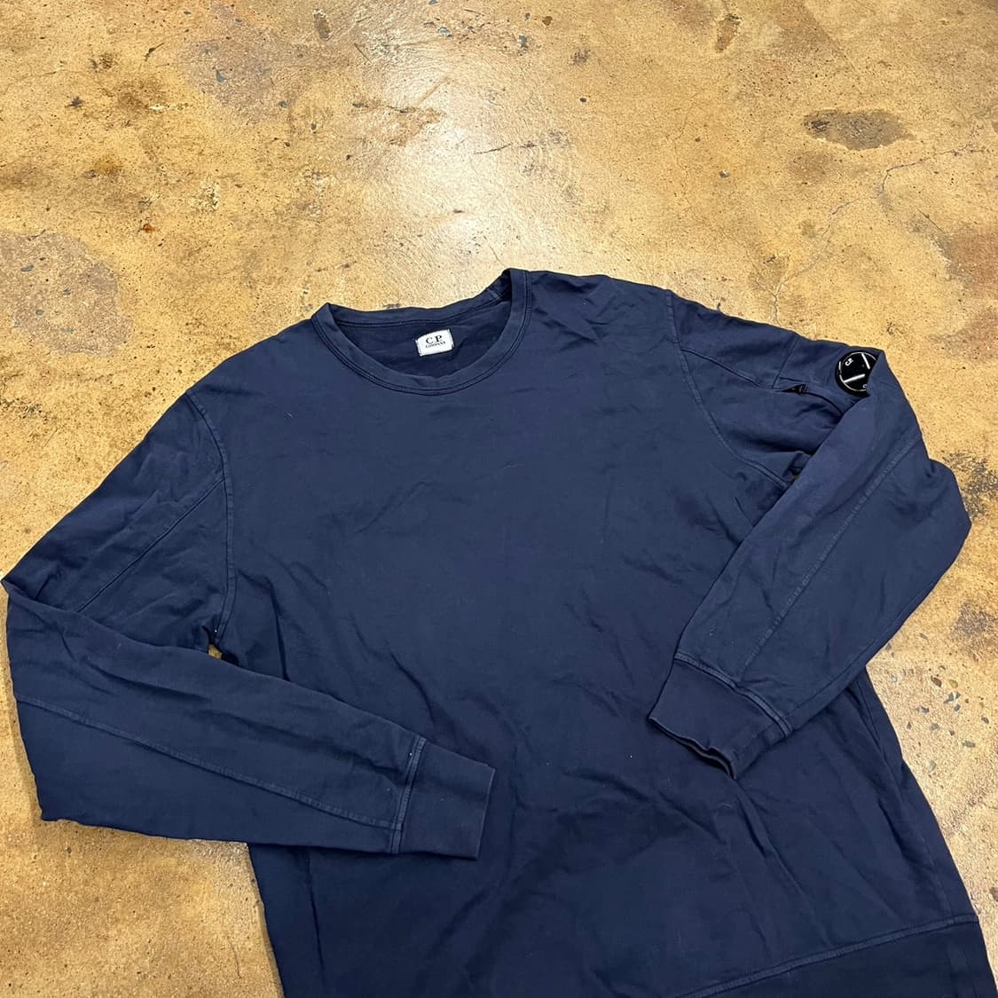 [정품] C.P.컴퍼니 네이비 렌즈 맨투맨 티셔츠 b8 상품이미지1