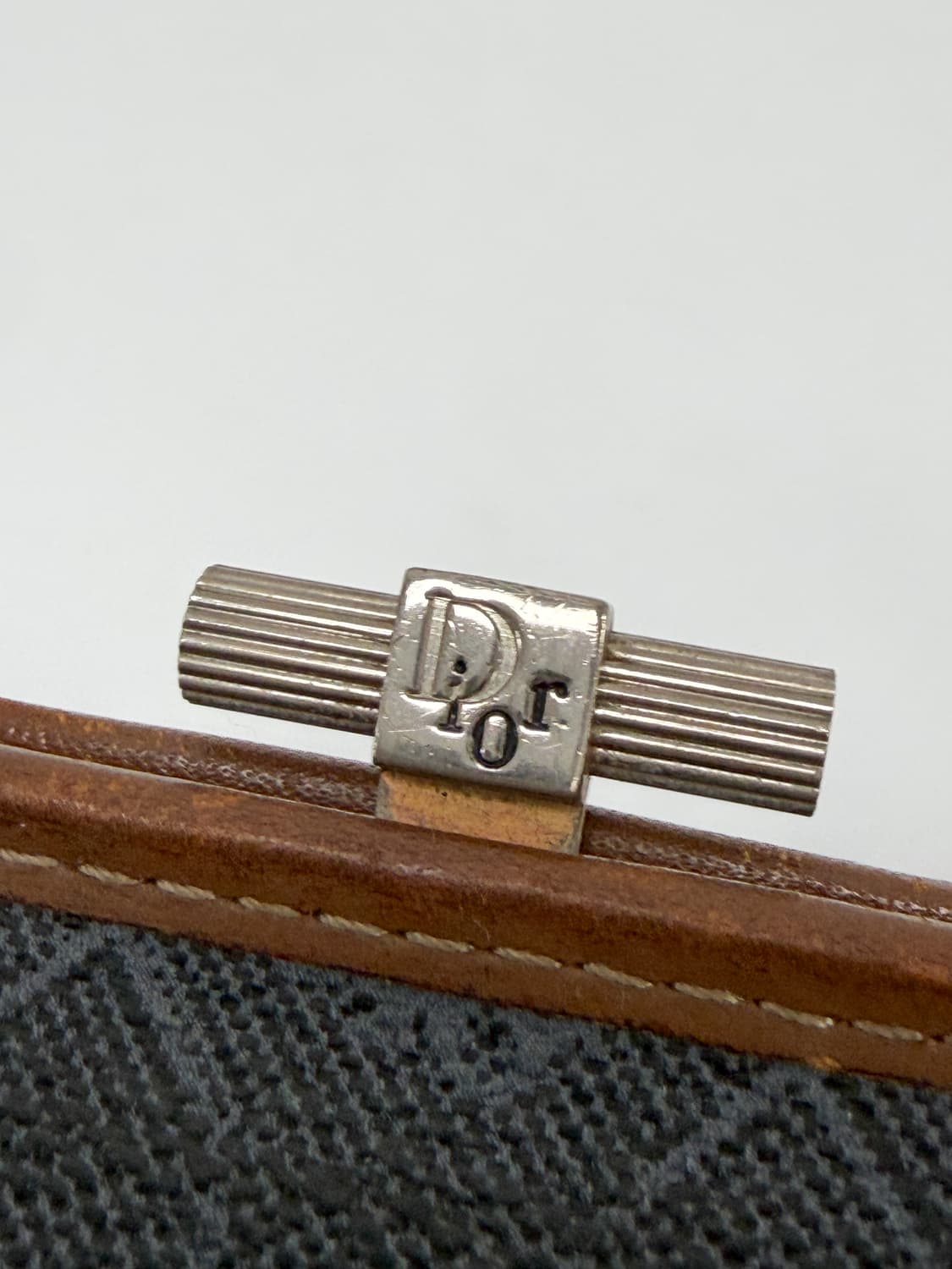 디올 빈티지 허니콤 프레임 클러치 상품이미지2