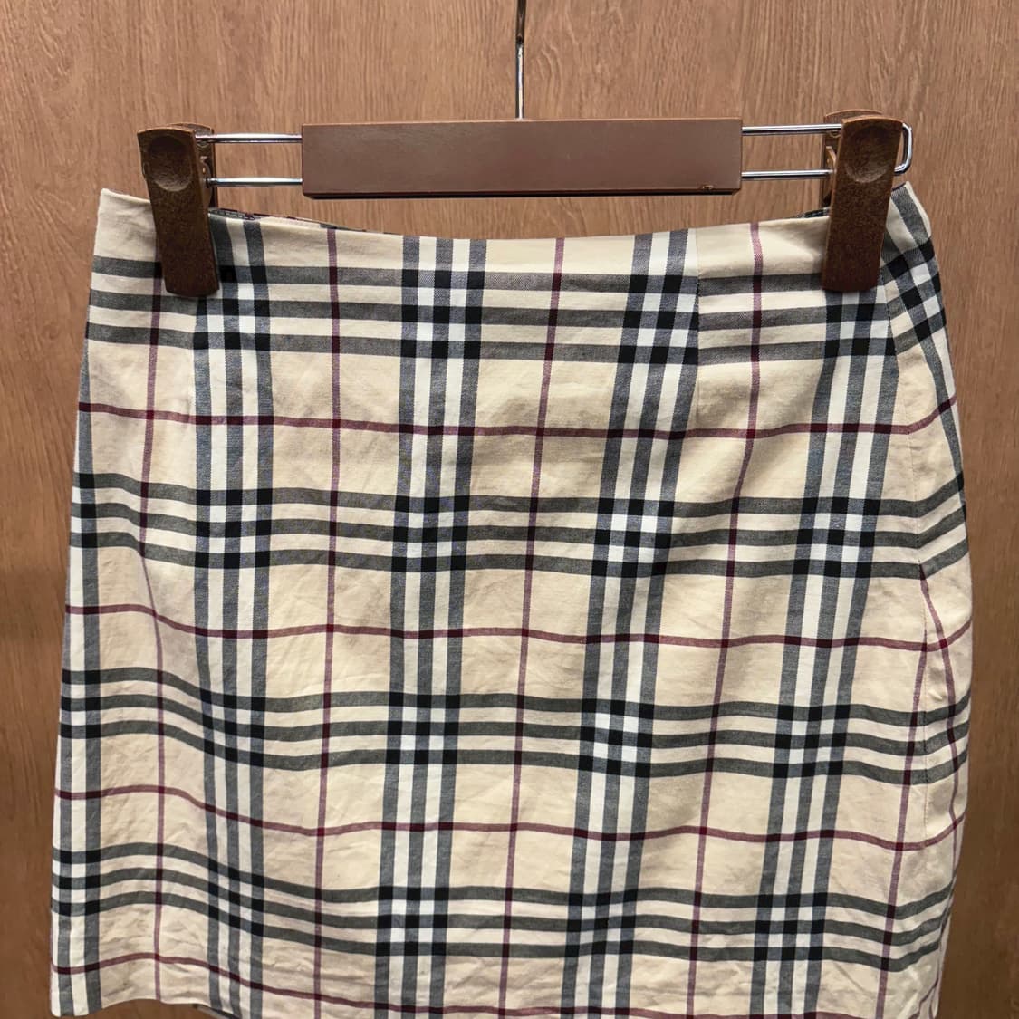 버버리 런던 미니 스커트 노바 체크 패턴 디테일 H라인 베이지 상품이미지4