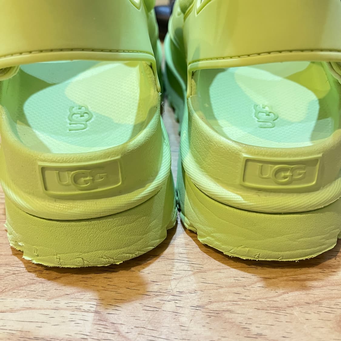 (230mm) 어그 골든글로우 드라마 초경량 샌들 상품이미지6