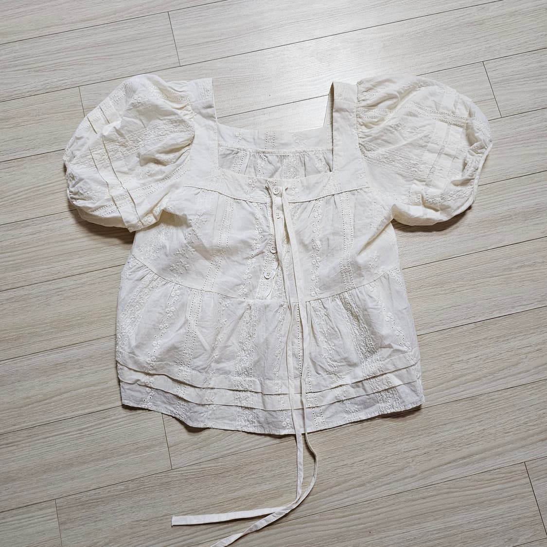 크롭반팔 블라우스 크림색 상품이미지1