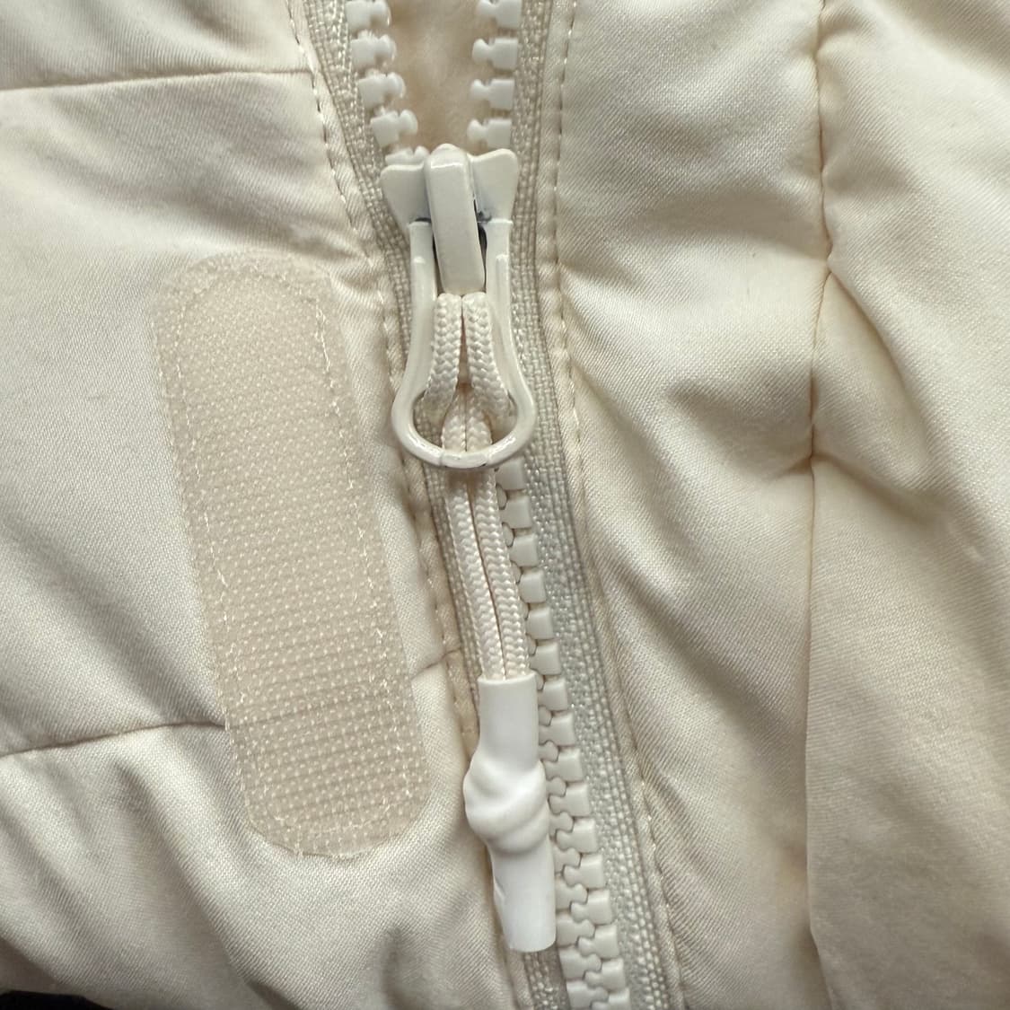 노스페이스 화이트 크림 아이보리 후드 숏패딩 상품이미지5