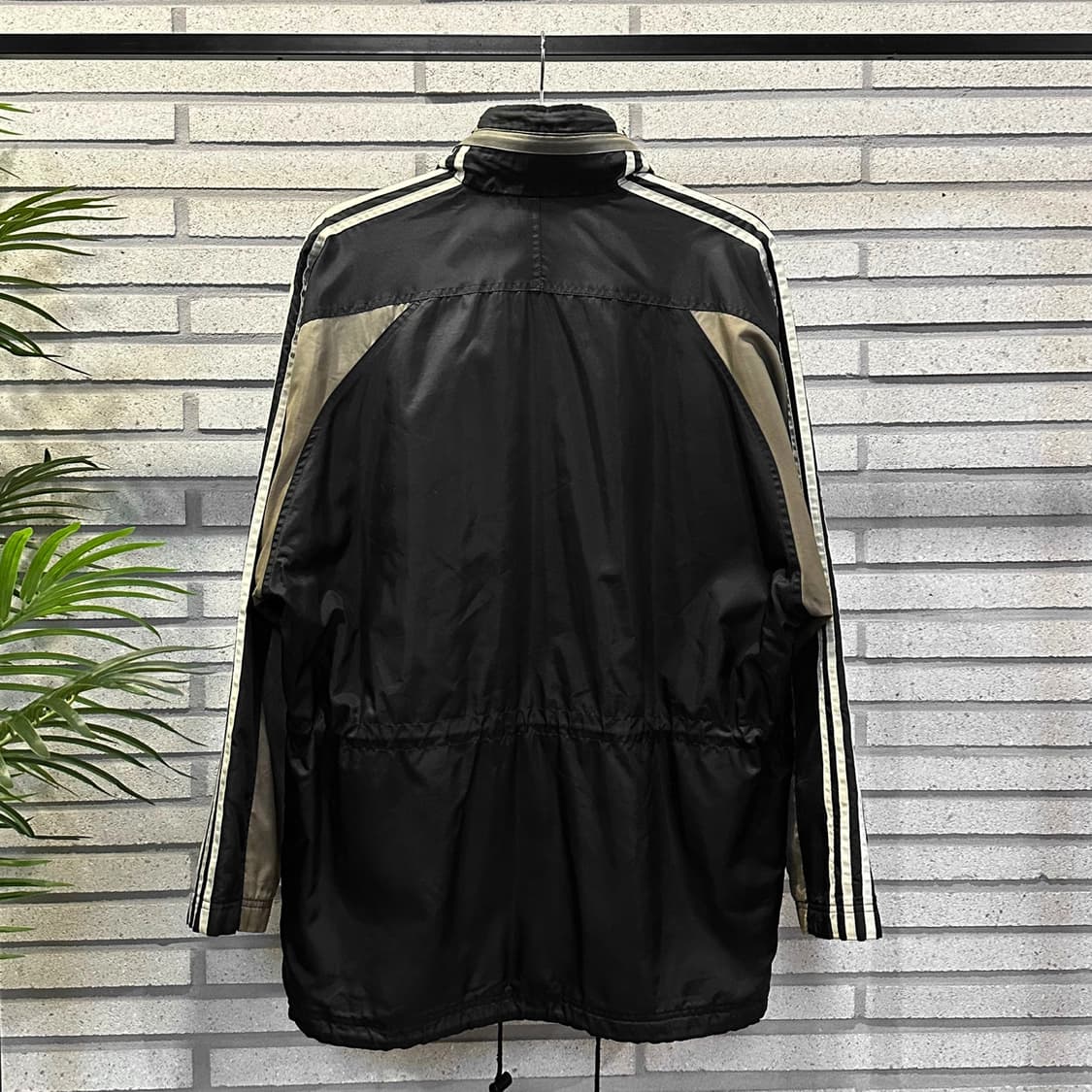 아디다스 하이넥 롱 점퍼 삼선 허리 밑단 스트링 디테일 블랙 상품이미지3