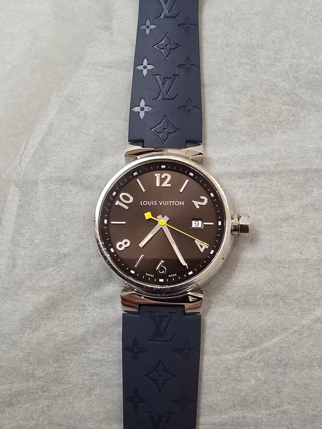 루이비통 땅부르 시계 판매합니다 39mm
다크 브라운 다이얼 상품이미지1