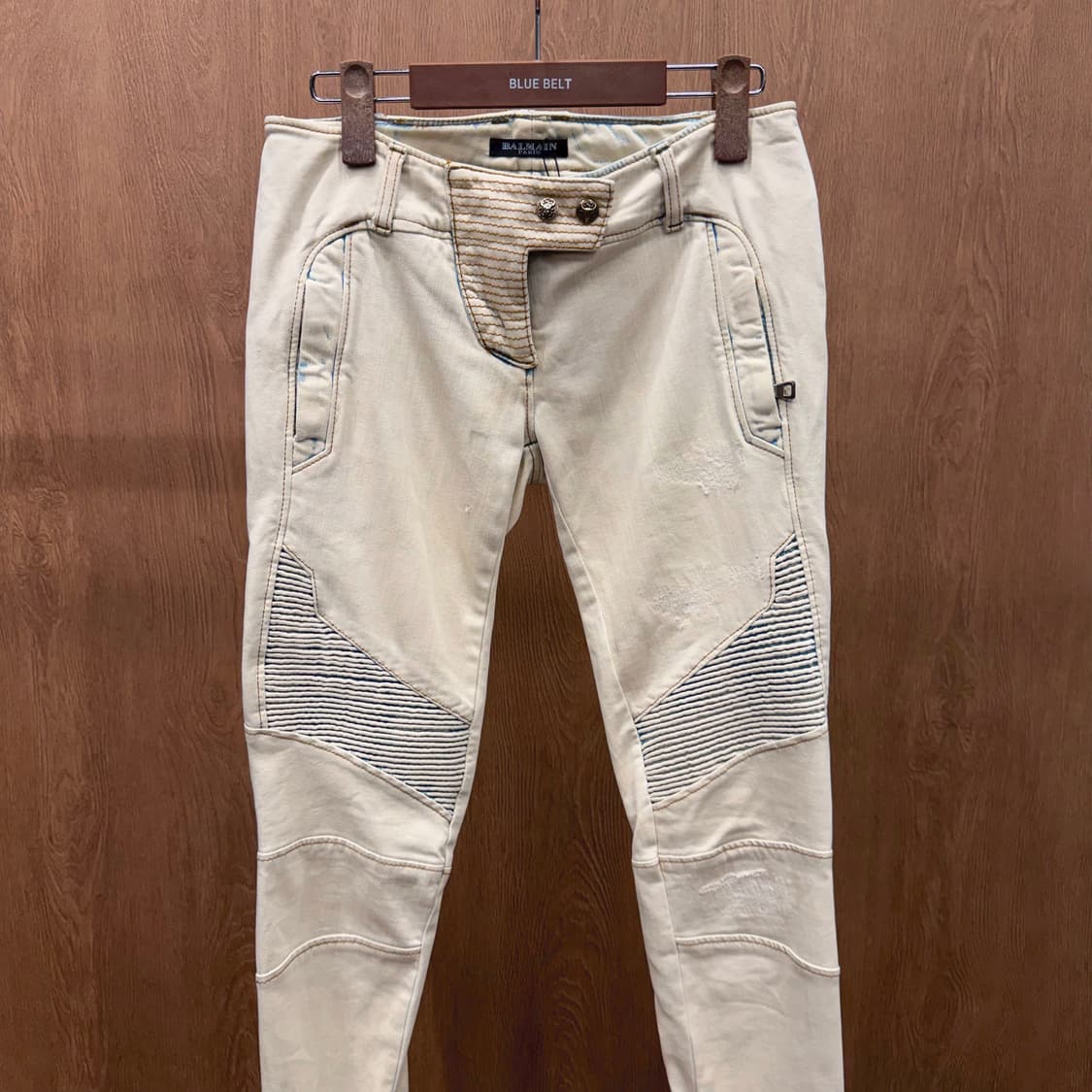 발망 팬츠 퀄팅 바이커 패널 언밸런스 플라이 디테일 슬림핏 아이보리 상품이미지4