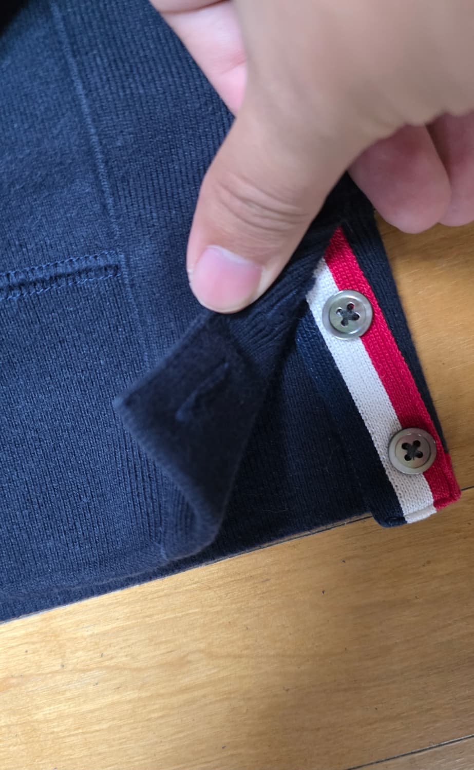 [7,새상품급]톰브라운 사선완장 맨투맨 네이비 상품이미지6