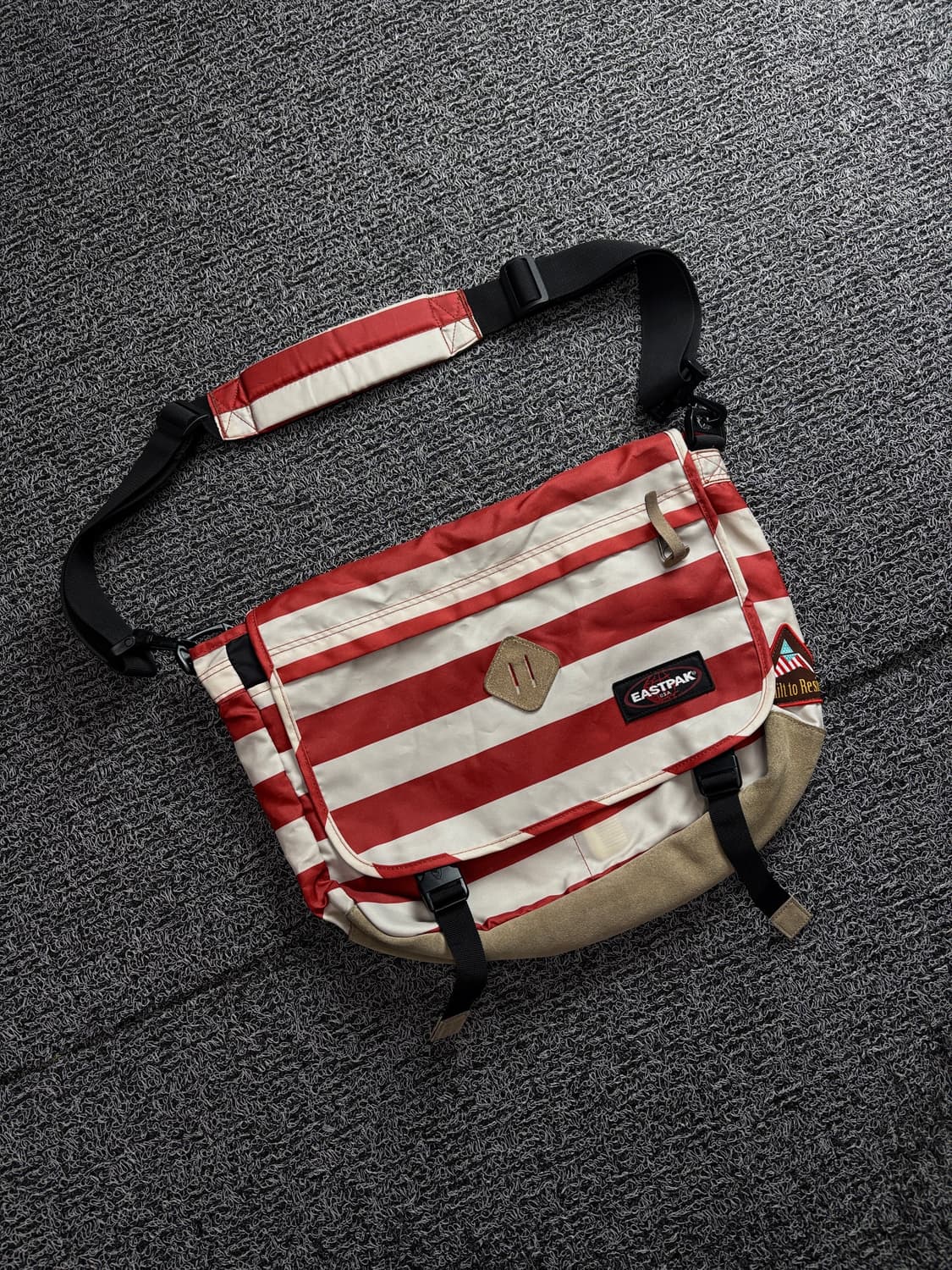 이스트팩 단가라 디테일 크로스 백 3744 상품이미지1