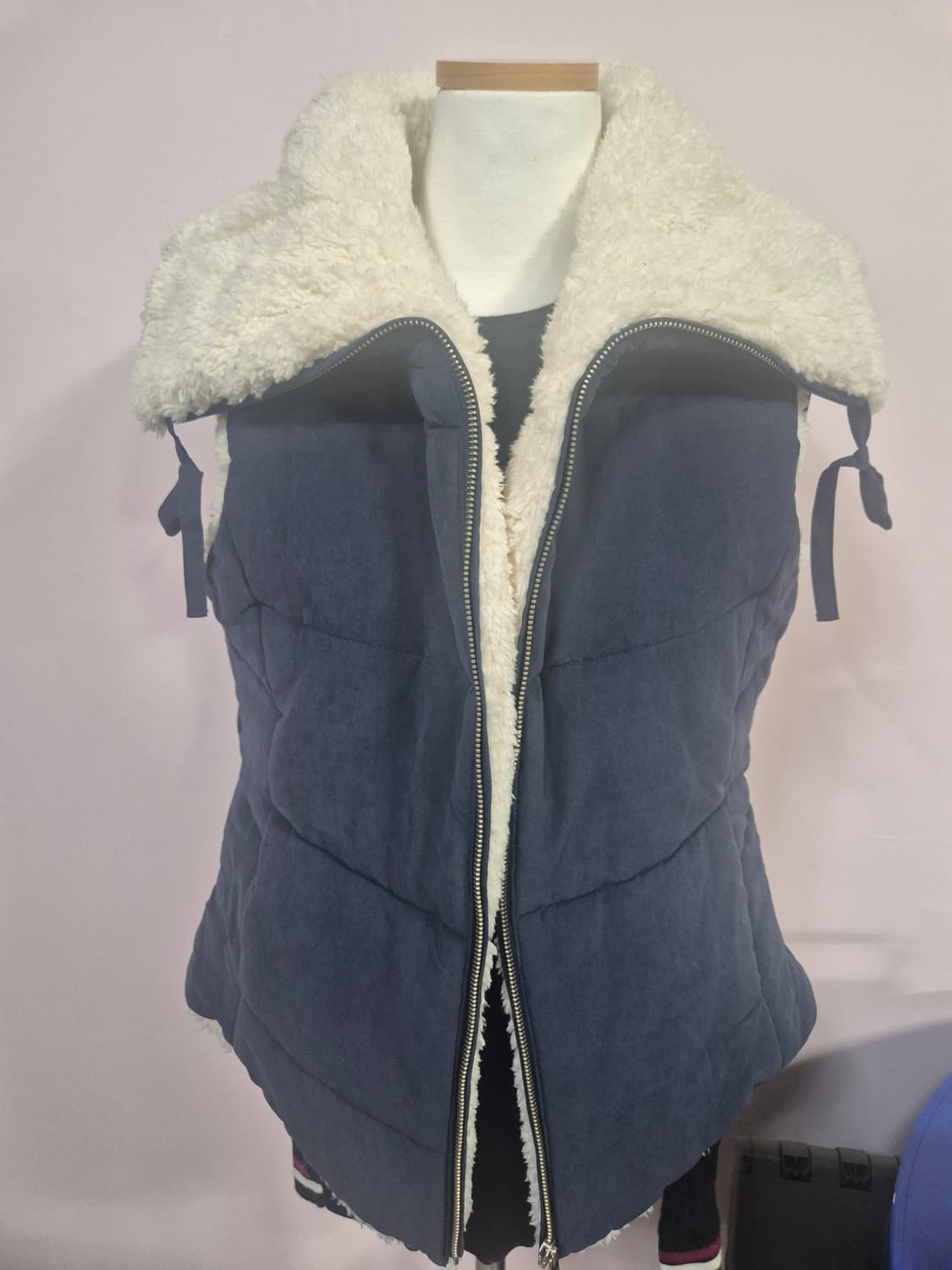 리스트 네이비 털 안감 패딩 조끼 상품이미지1