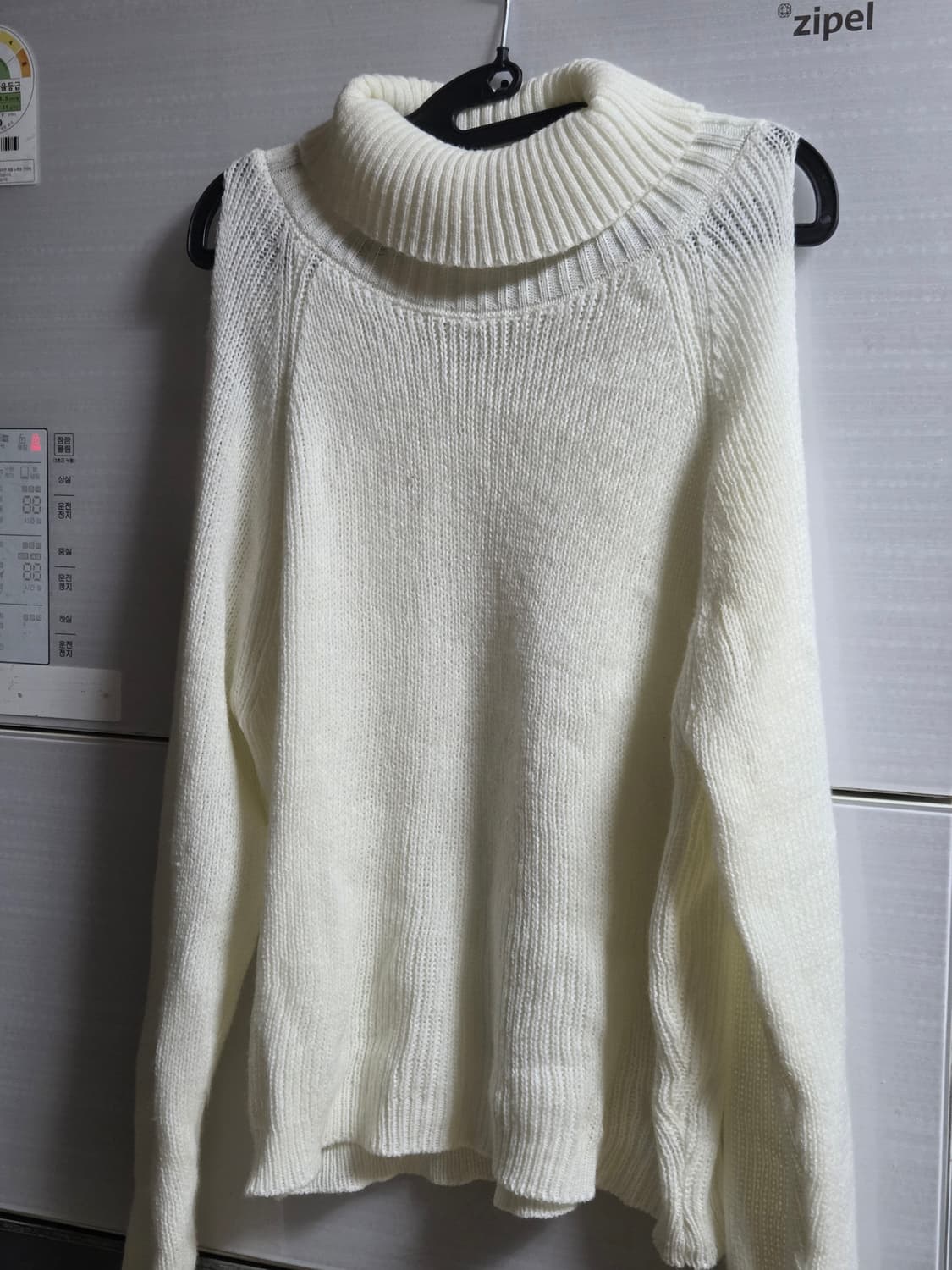 만원급처! 데이로제 엠마 숄더 슬릿 터틀넥 니트 아이보리 오프숄더 상품이미지4