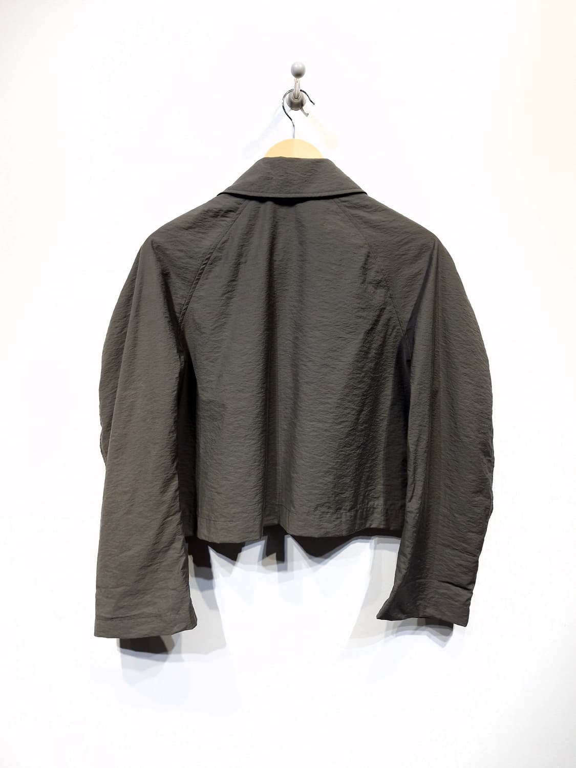 THE ILMA 더일마 투포켓 나일론 크롭 자켓 카키 상품이미지2