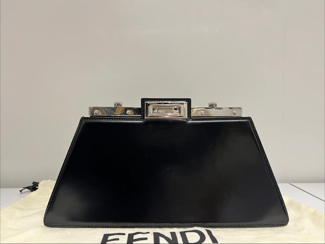 [정품/새상품급] 펜디 피카부 컷 체인 백 상품이미지5