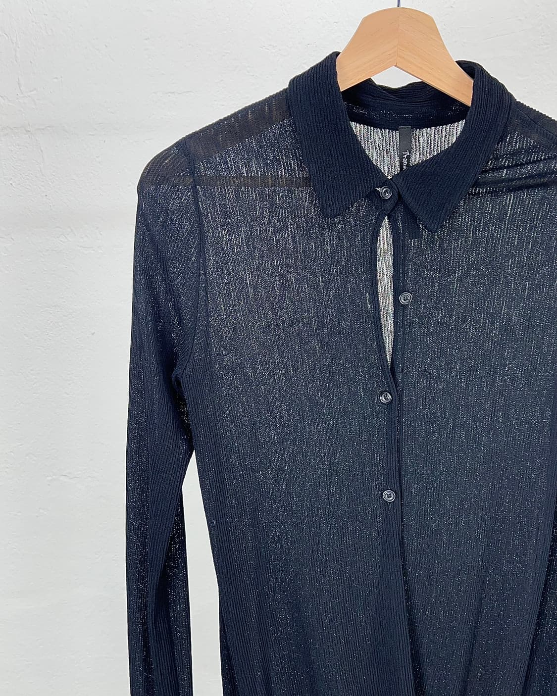 트랜짓 블랙 리브 비스코스 드레이프 메쉬 카라 넥 셔츠 상품이미지2