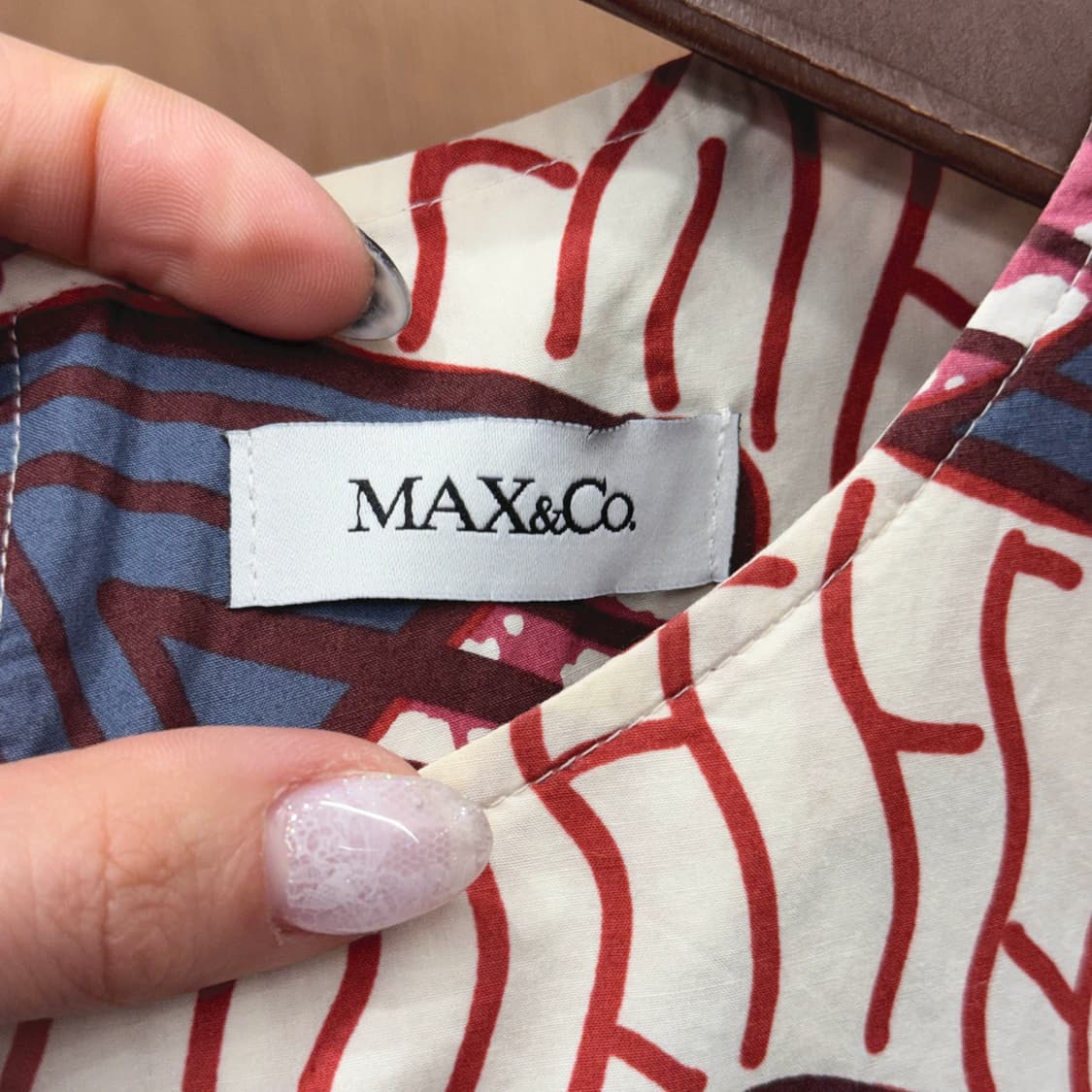 막스앤코 슬리브리스 미디 원피스 기하학 패턴 리본 디테일 멀티컬러 상품이미지7