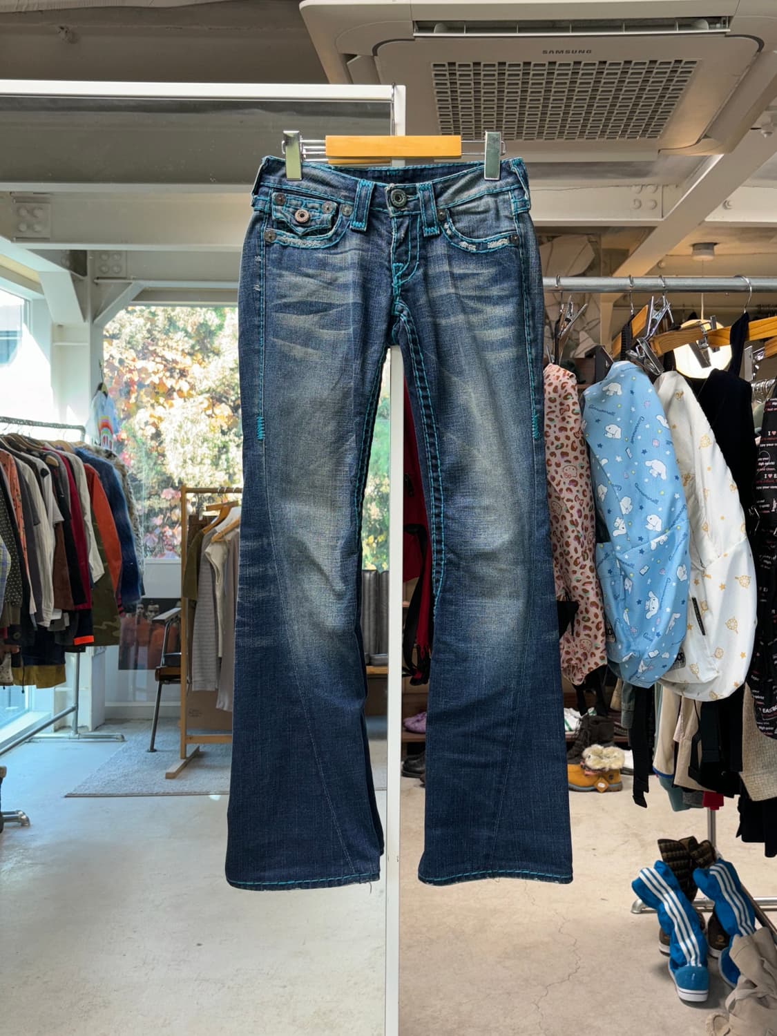 트루릴리전 블루 스티치 플레어진 상품이미지1