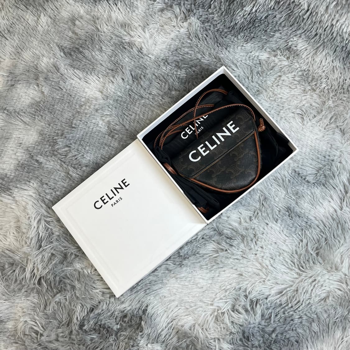 셀린느 트리오페 트라이앵글 미니 숄더백 상품이미지1