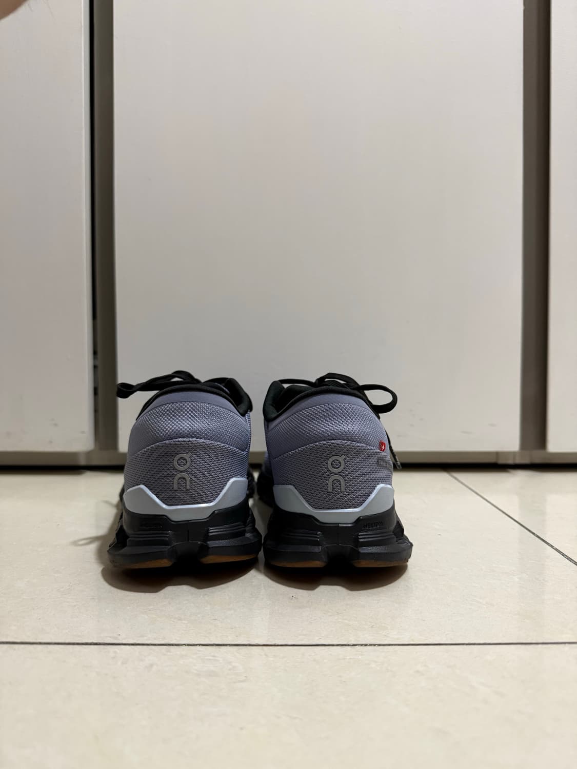 온 러닝 클라우드 X 4 페더 블랙 상품이미지4