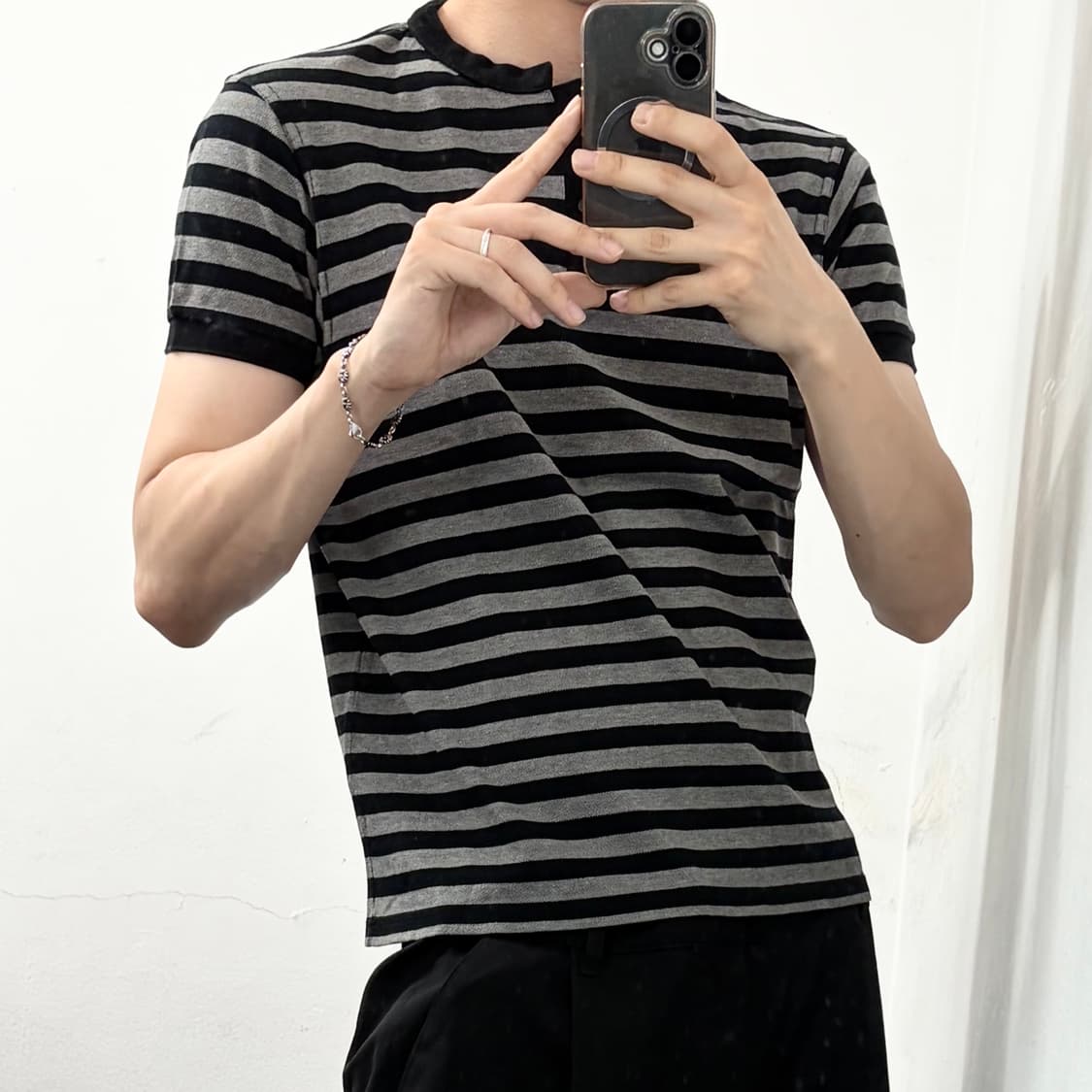 생로랑 에디시즌 스트라이프 헨리넥 반팔 티셔츠 상품이미지2