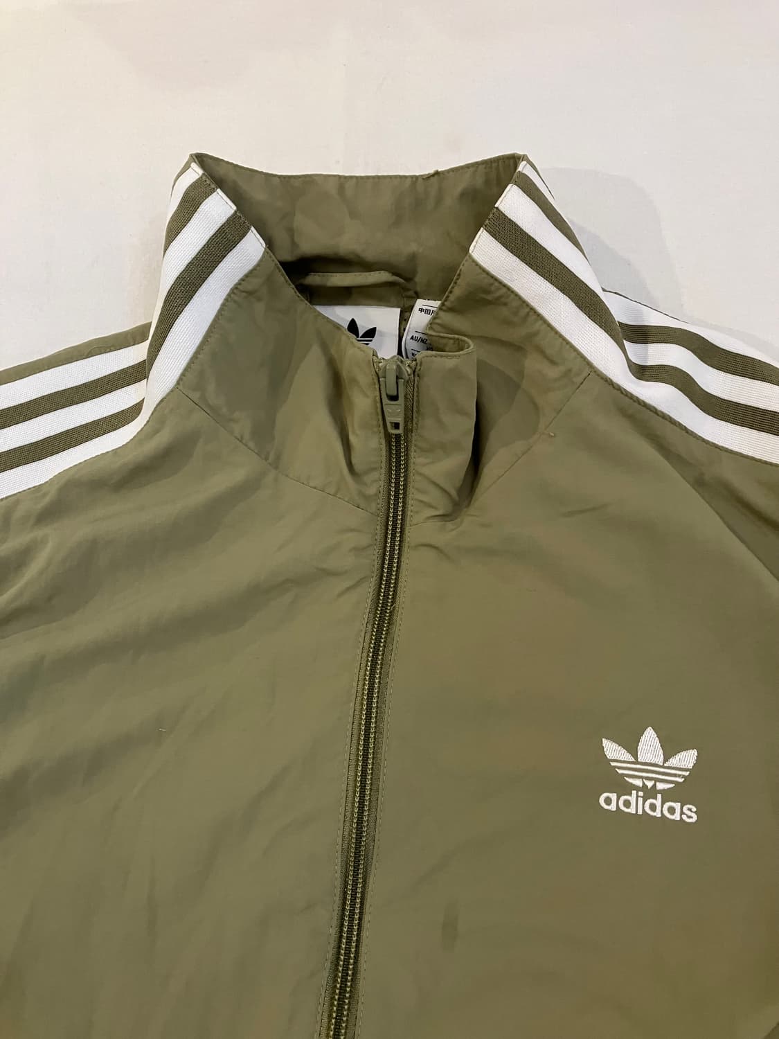 아디다스 투바투 연준 착용 트랙탑 자켓 카키 올리브 상품이미지5