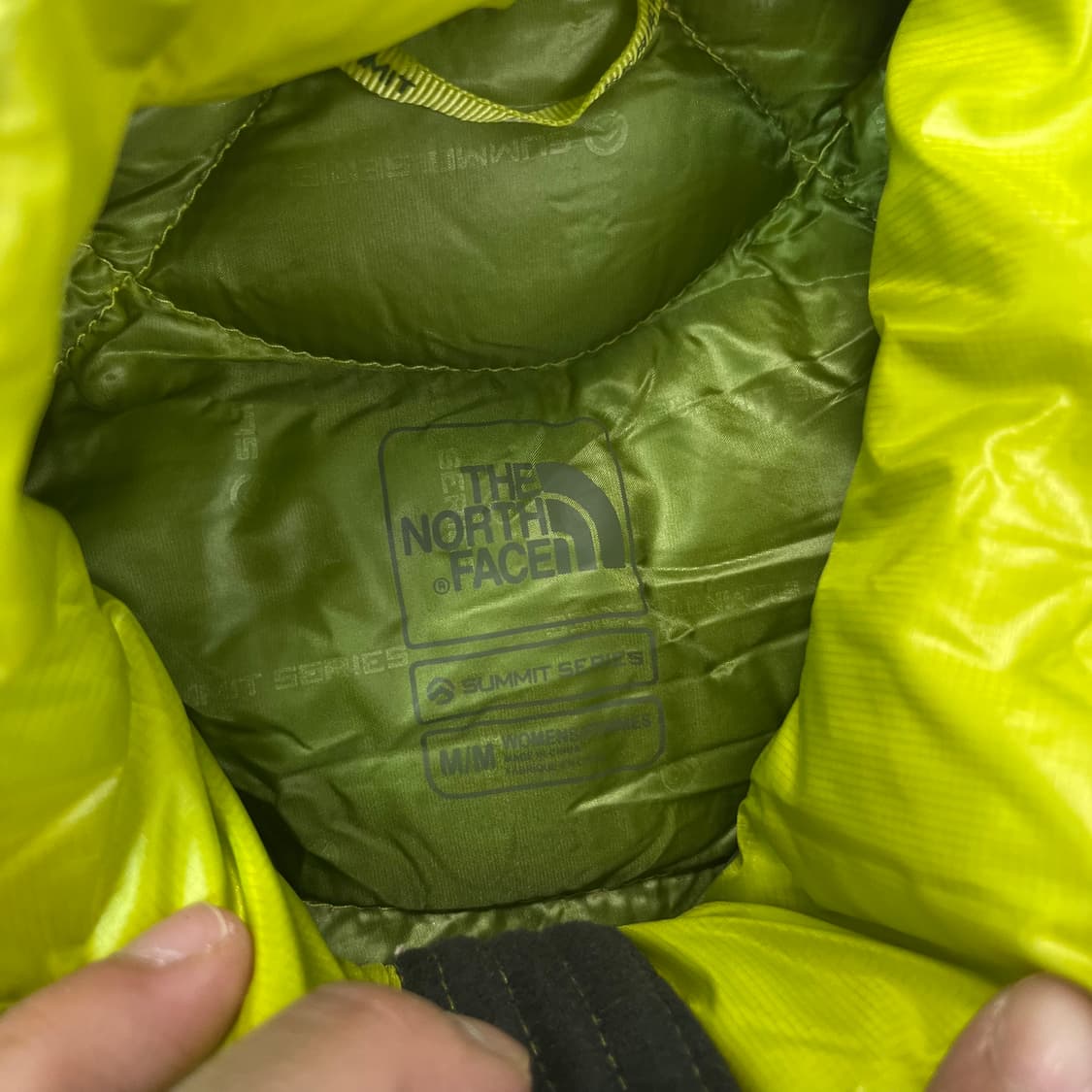 95 노스페이스 서밋시리즈 형광 그린 경량 패딩 상품이미지3