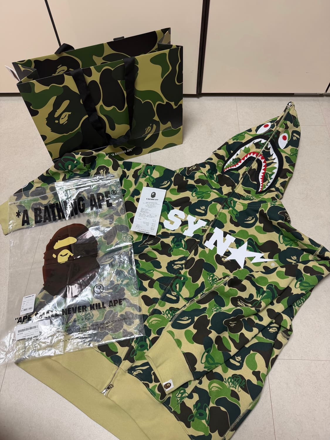 (새상품) 베이프 시나월드 스포티파이 센트럴씨 2XL 상품이미지1