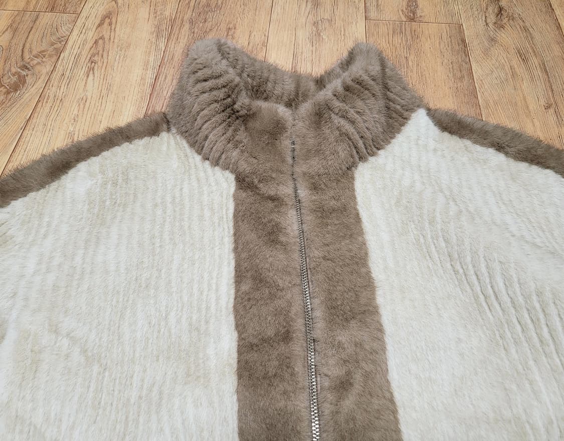 더아이잗(THE IZZAT) 리버시블 페이크퍼 무스탕 55-66 새상품 상품이미지4