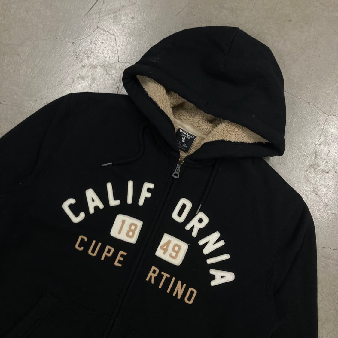 후아유 블랙 컬러 스펠아웃 빅로고 기모 후드집업 상품이미지2