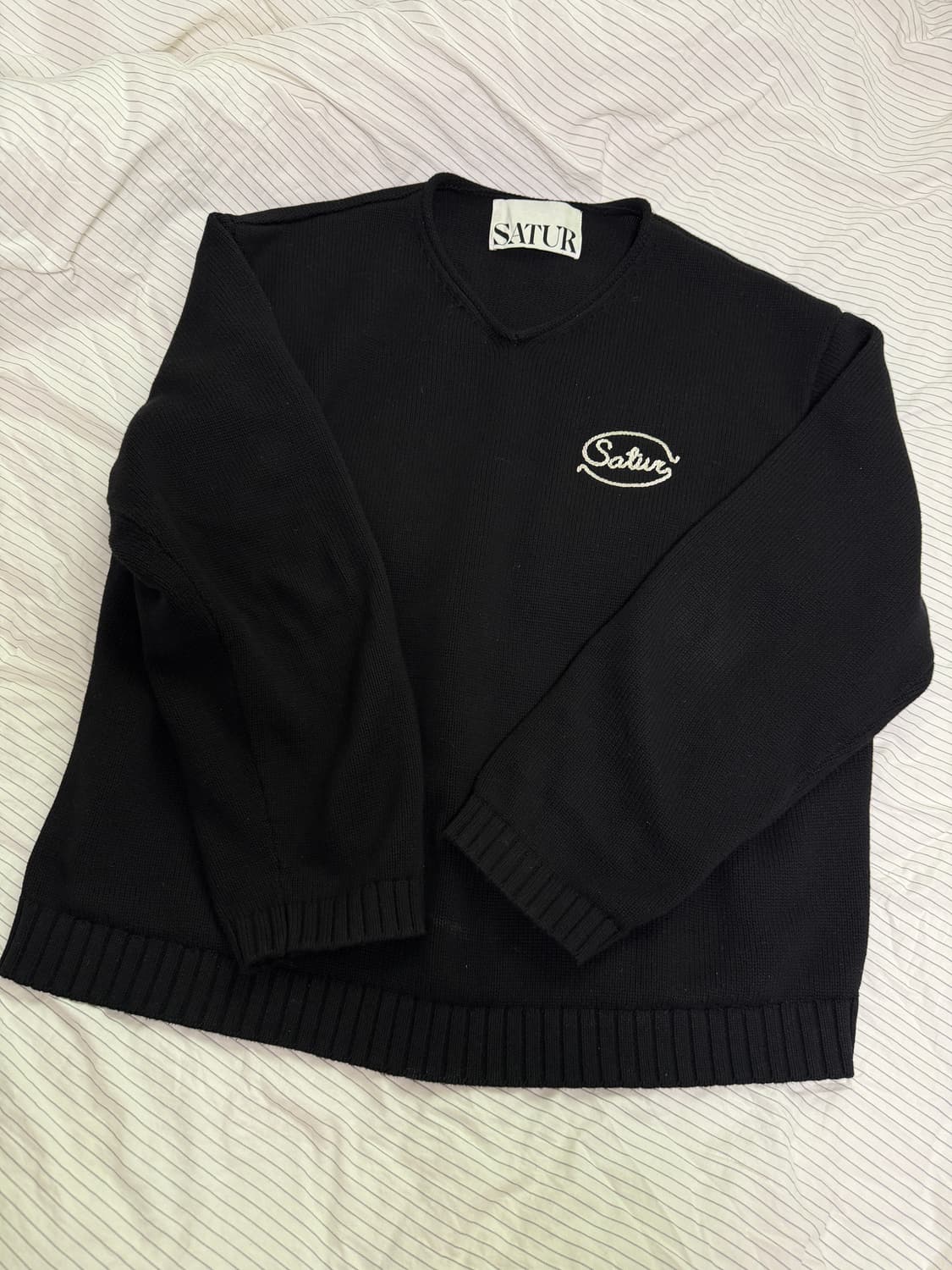 새터 자수 로고 브이넥 니트 2xl 상품이미지5