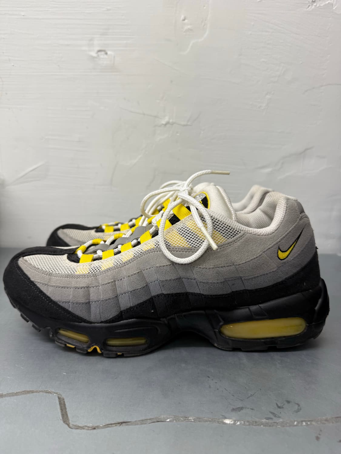 NIKE AIR MAX 95 TOUR YELLOW 상품이미지1