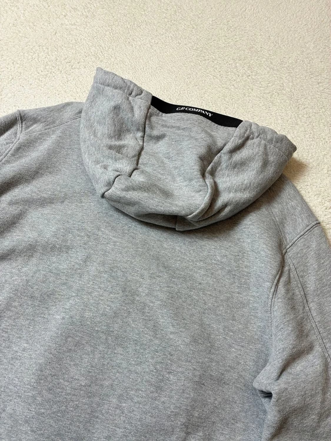 cp컴퍼니 시그니처 렌즈 로고 후드티 PN7401 상품이미지7