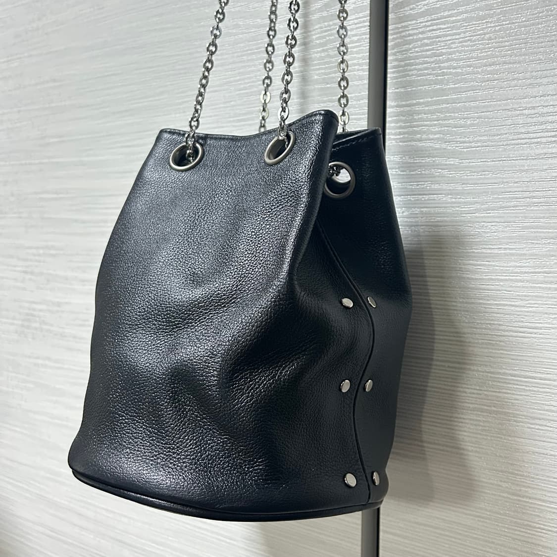레이드백 12미니 체인 버킷백 블랙 상품이미지3