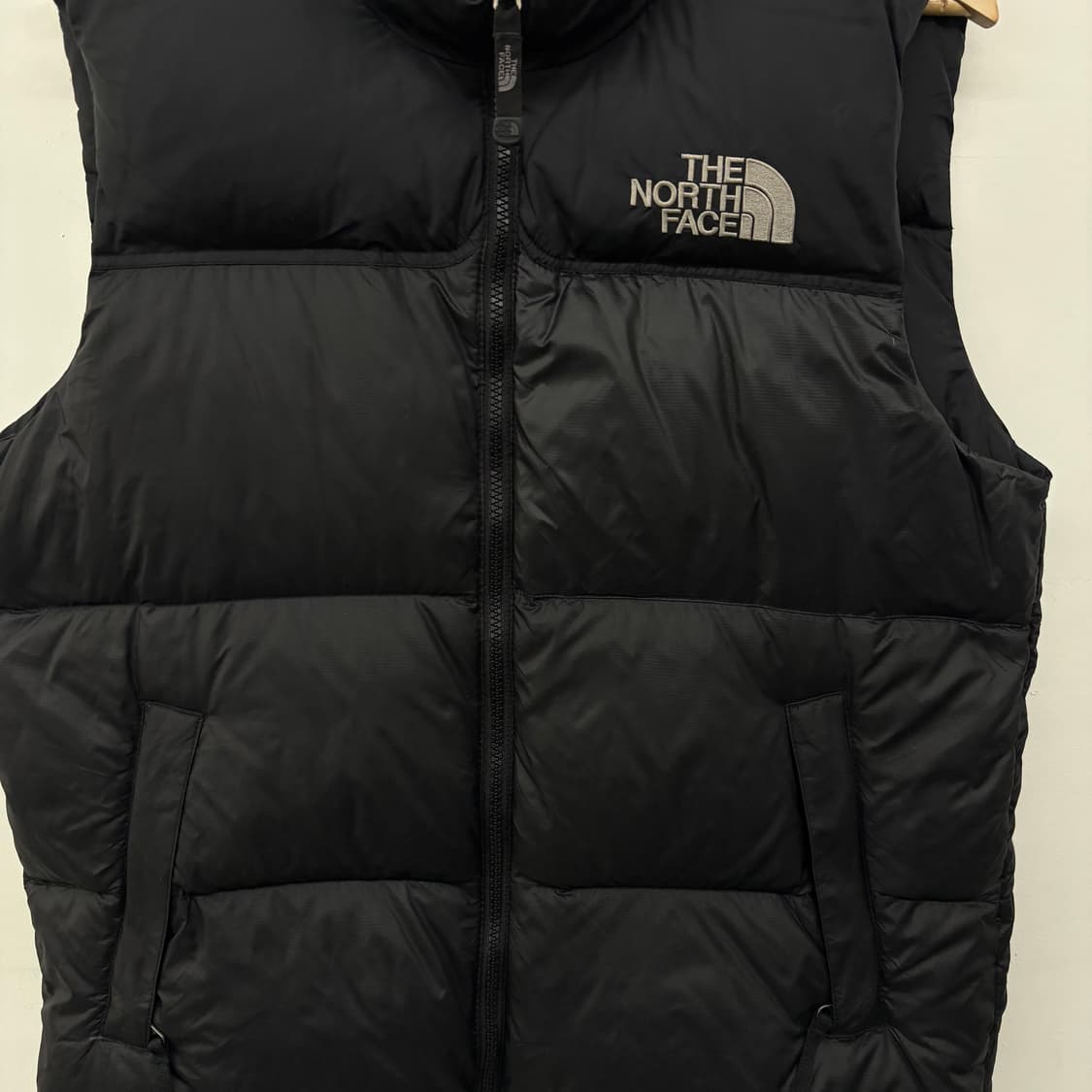 노스페이스 700 패딩 조끼 블랙 남/S 상품이미지2