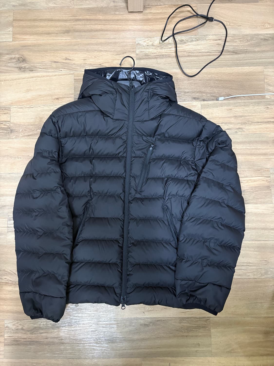 [L] 무신사 스탠다드 시티 레저 후디드 라이트 다운 재킷 블랙 상품이미지2