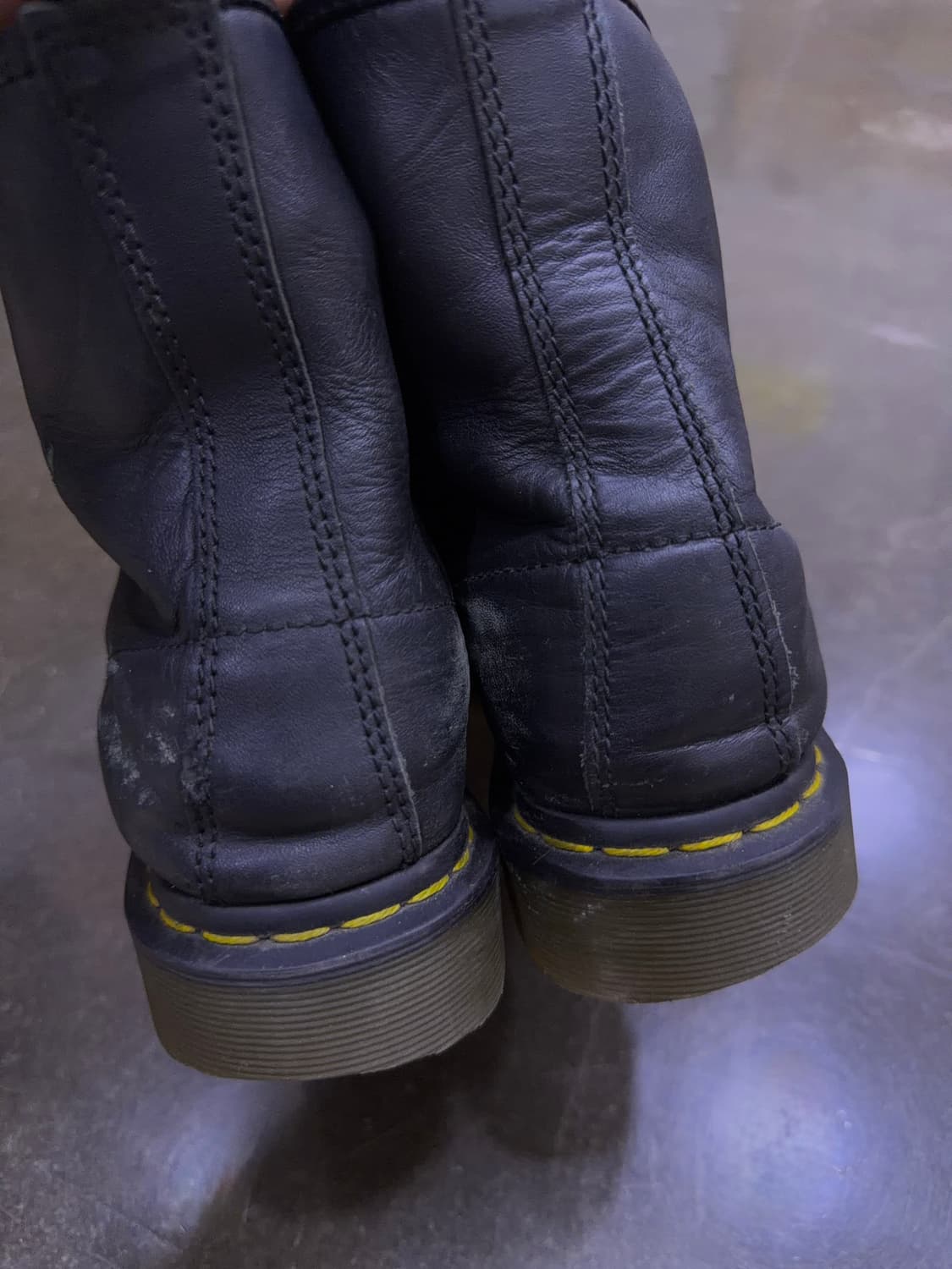 닥터마틴 11821 워커 부츠 8홀 240 상품이미지8