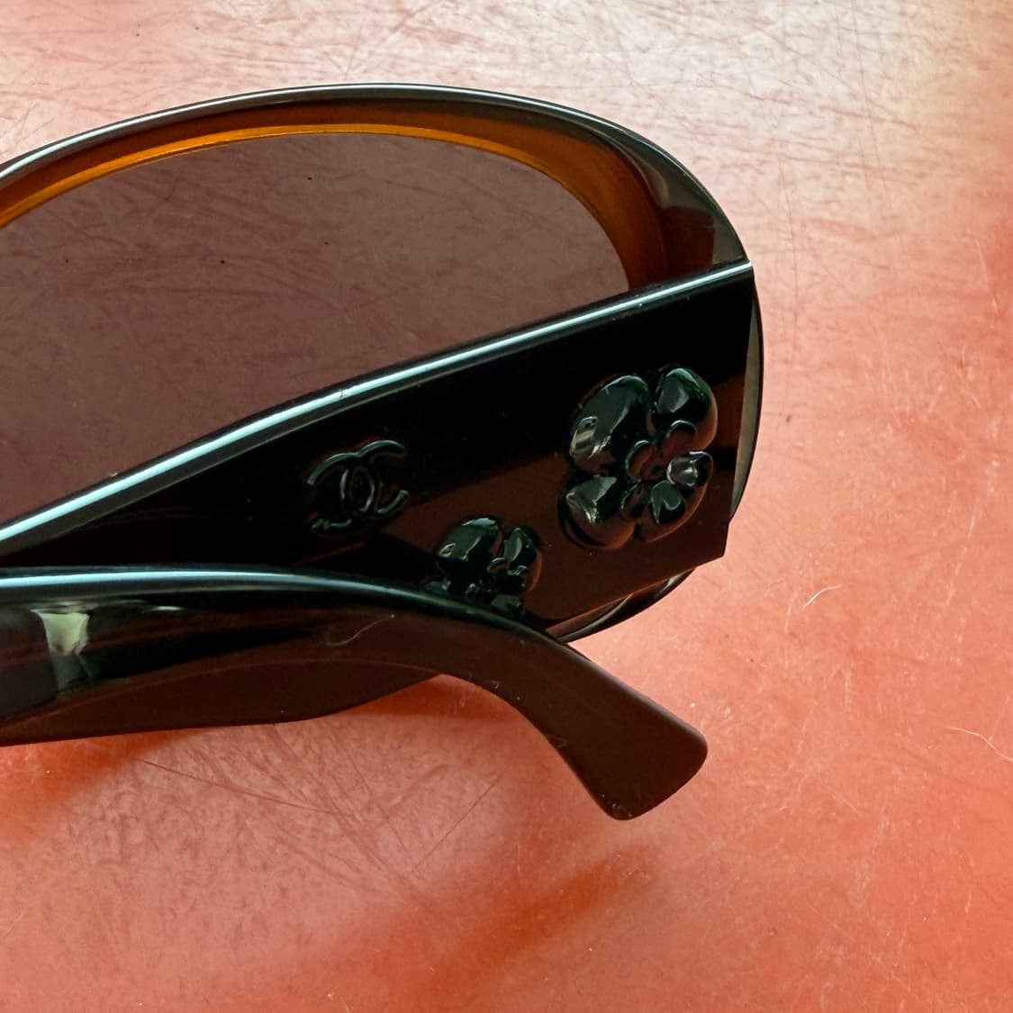 Chanel brown camellia sunglasses 상품이미지4