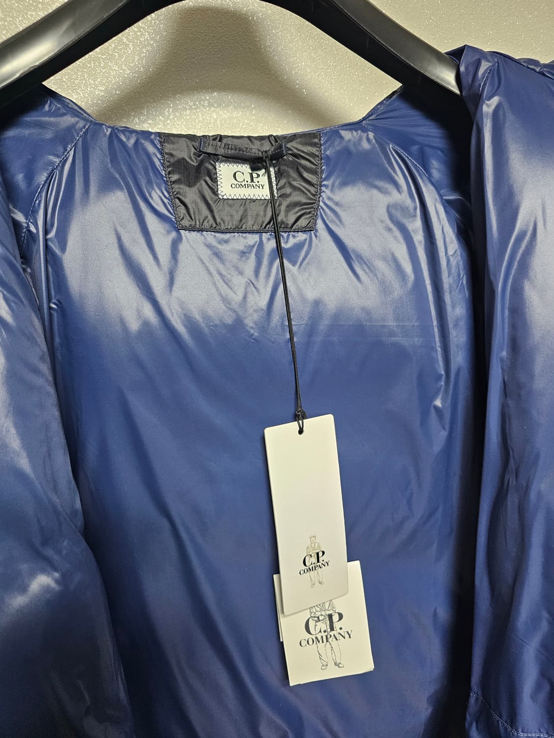 CP컴퍼니 DD쉘 후드 미디엄 다운 자켓 24FW 상품이미지5