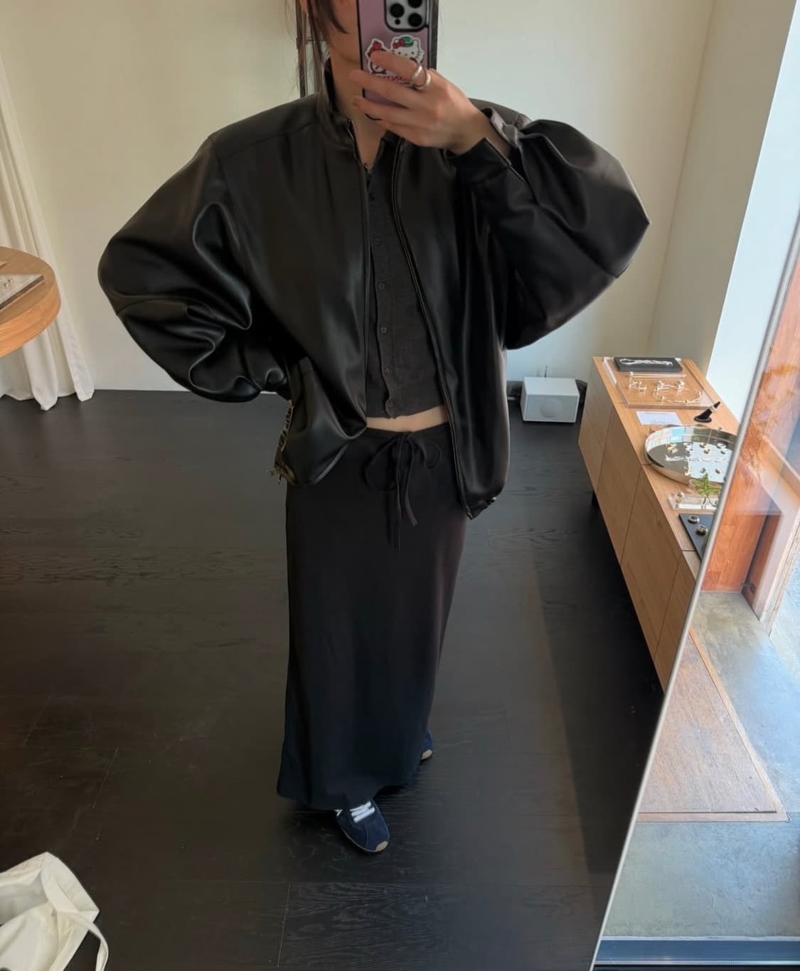 아모멘토 익스크루시브 24fw하이넥 비건 레더 블루종 상품이미지3