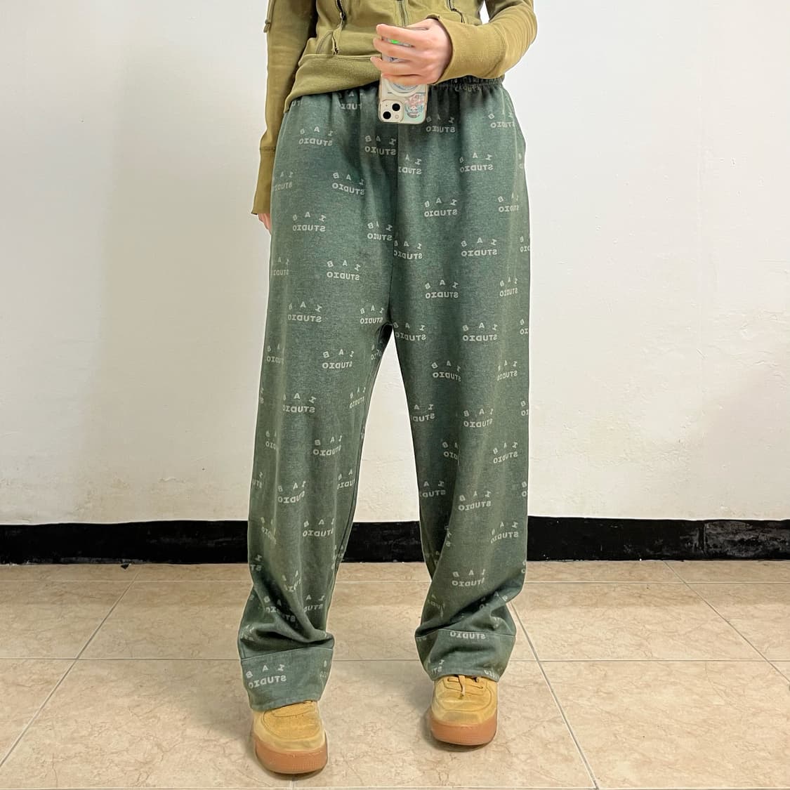 IAB Studio green sweatpants 상품이미지1