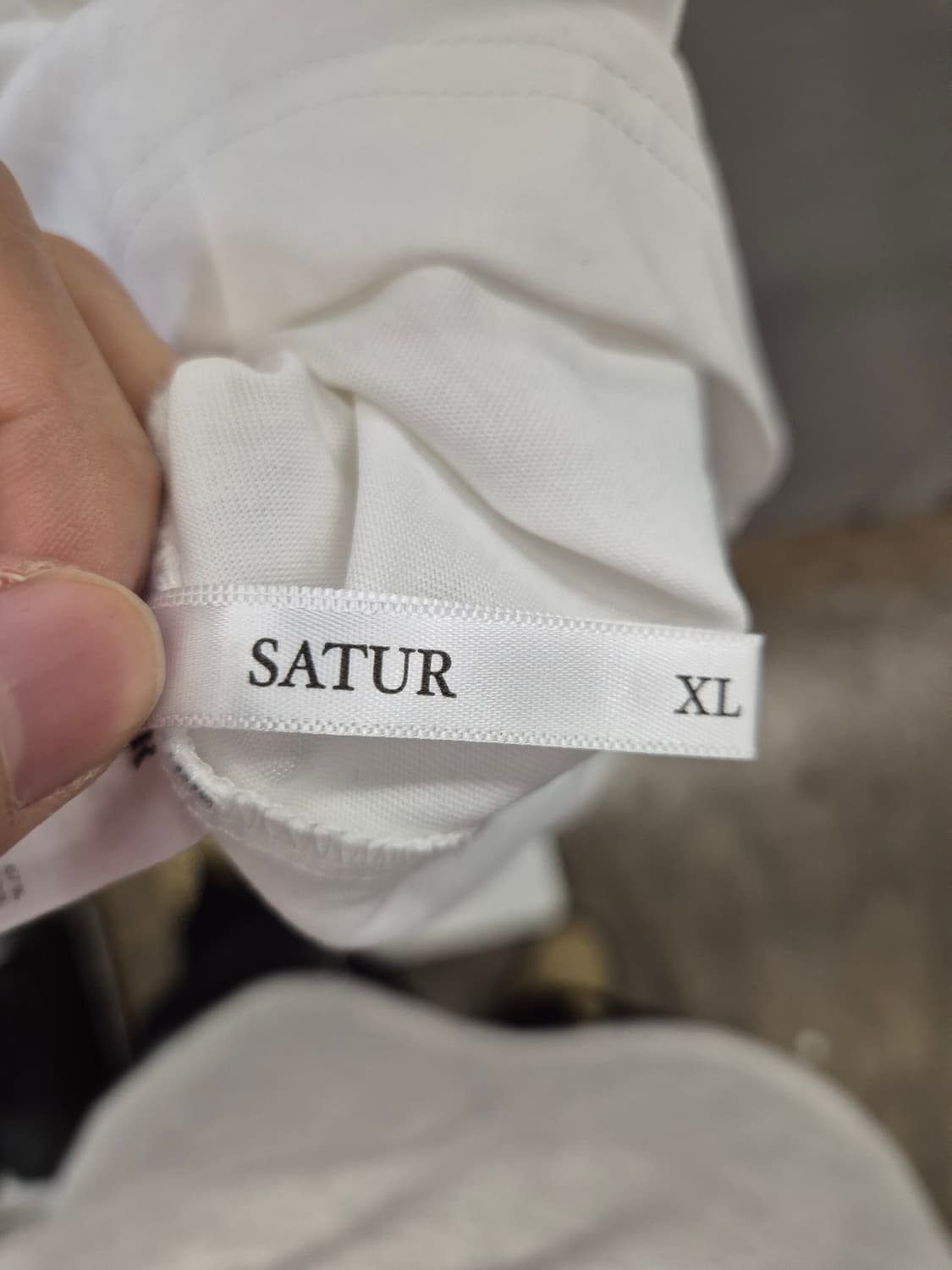 SATUR 화이트 XL 반팔티 상품이미지7