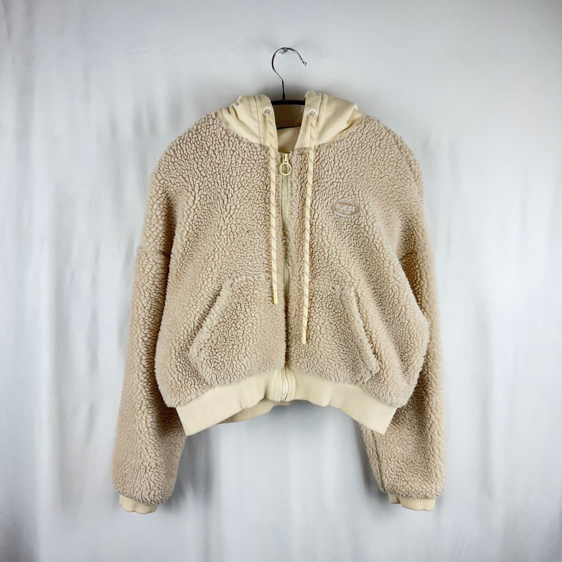 S) 게스 우먼스 양털 플리스 크롭 후드 자켓 베이지 상품이미지2