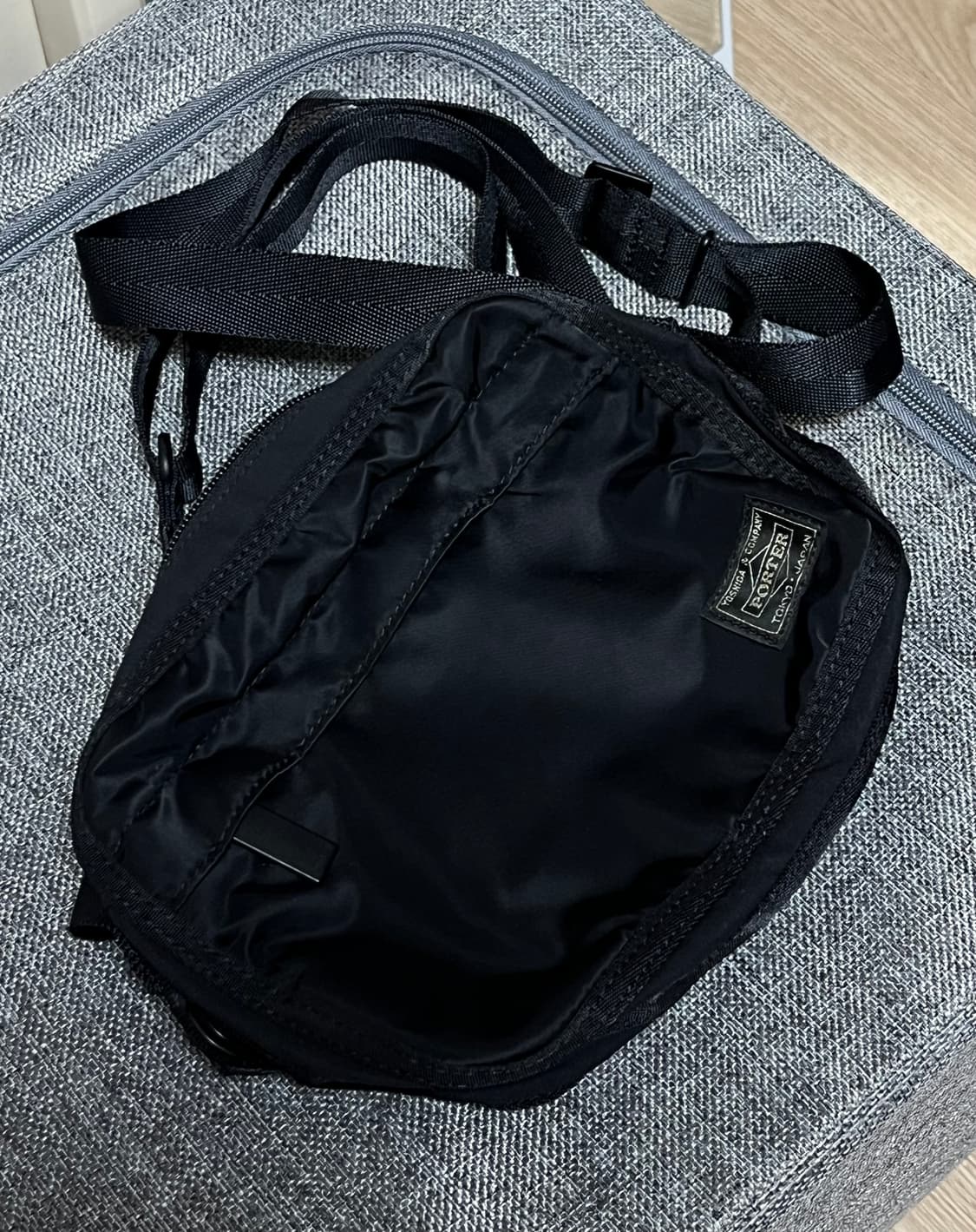 포터 프레임 숄더백 / 블랙 OS 상품이미지1