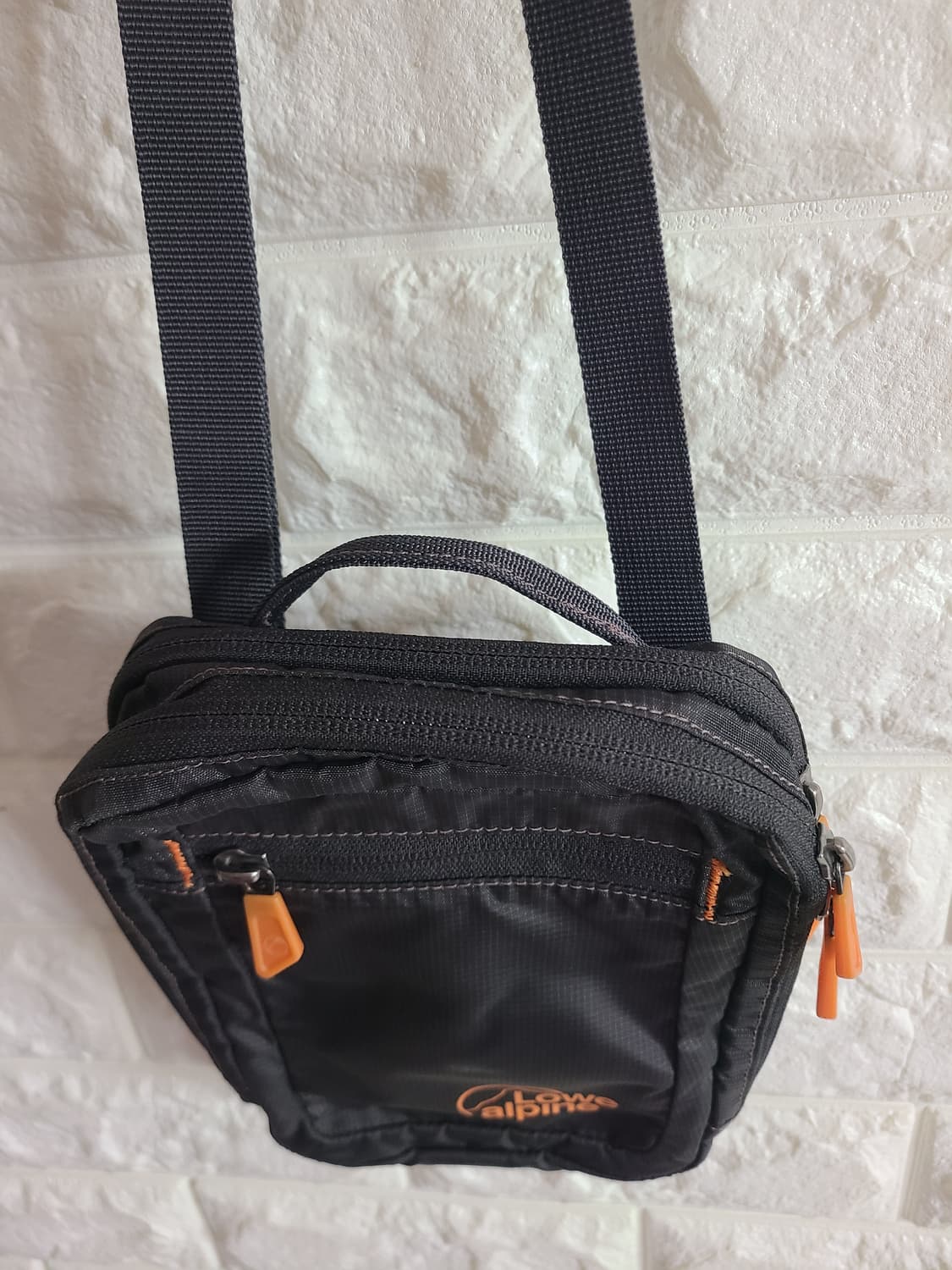 Lowe Alpine 크로스백 블랙 상품이미지3