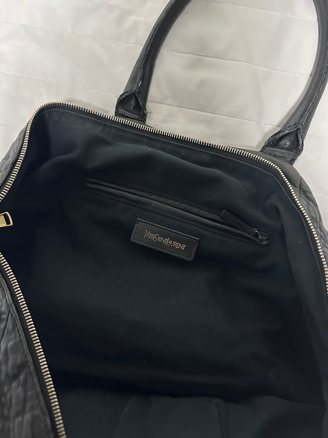 생로랑 이지백 라지 페블레더 블랙 고트스킨 상품이미지4