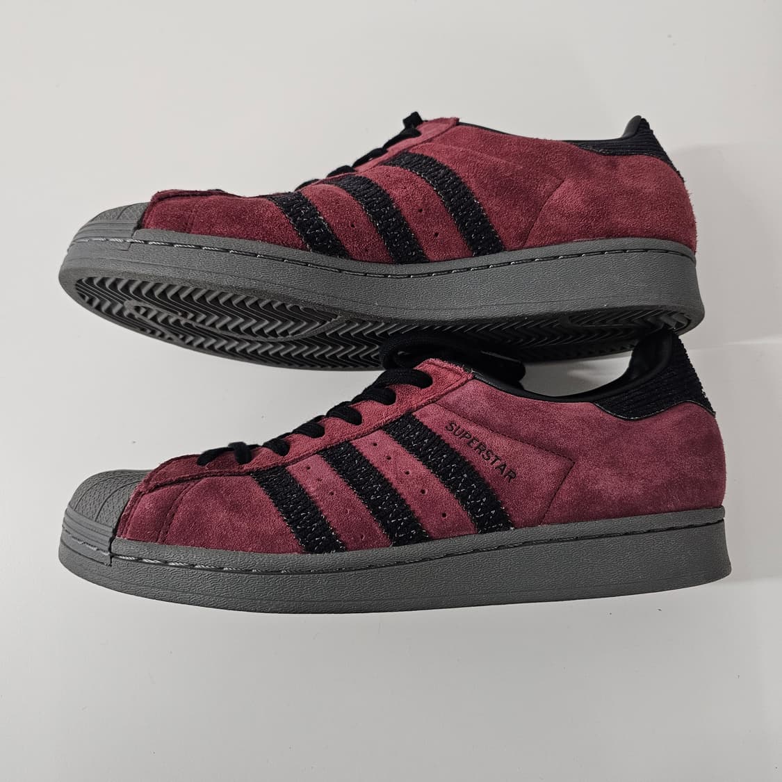 슈퍼스타 쉐도우 레드코어 블랙 레드 상품이미지3