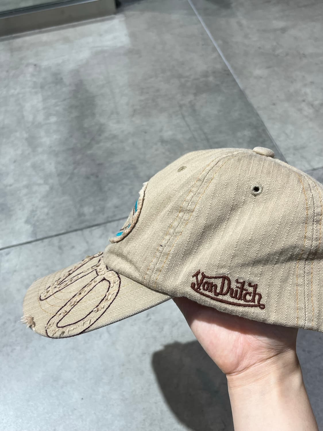 Von dutch 로고 자수 데미지 볼캡 상품이미지3