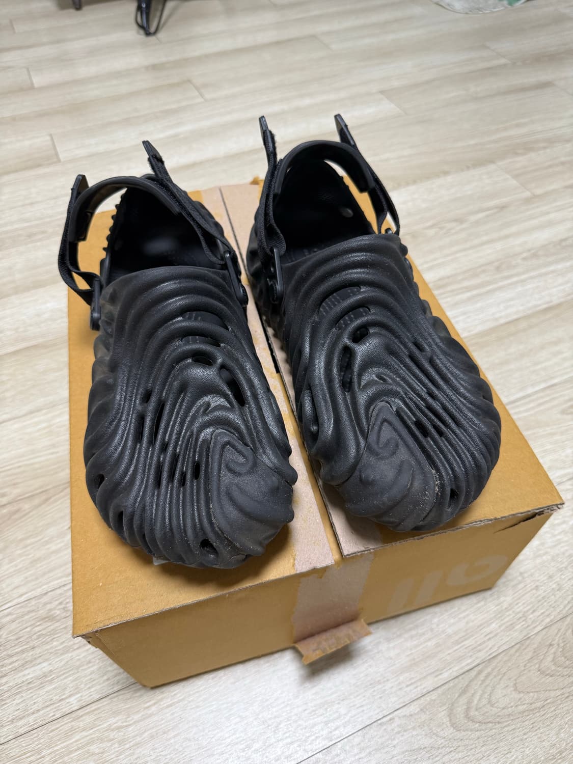 크록스 살레헤 블랙 280 상품이미지1