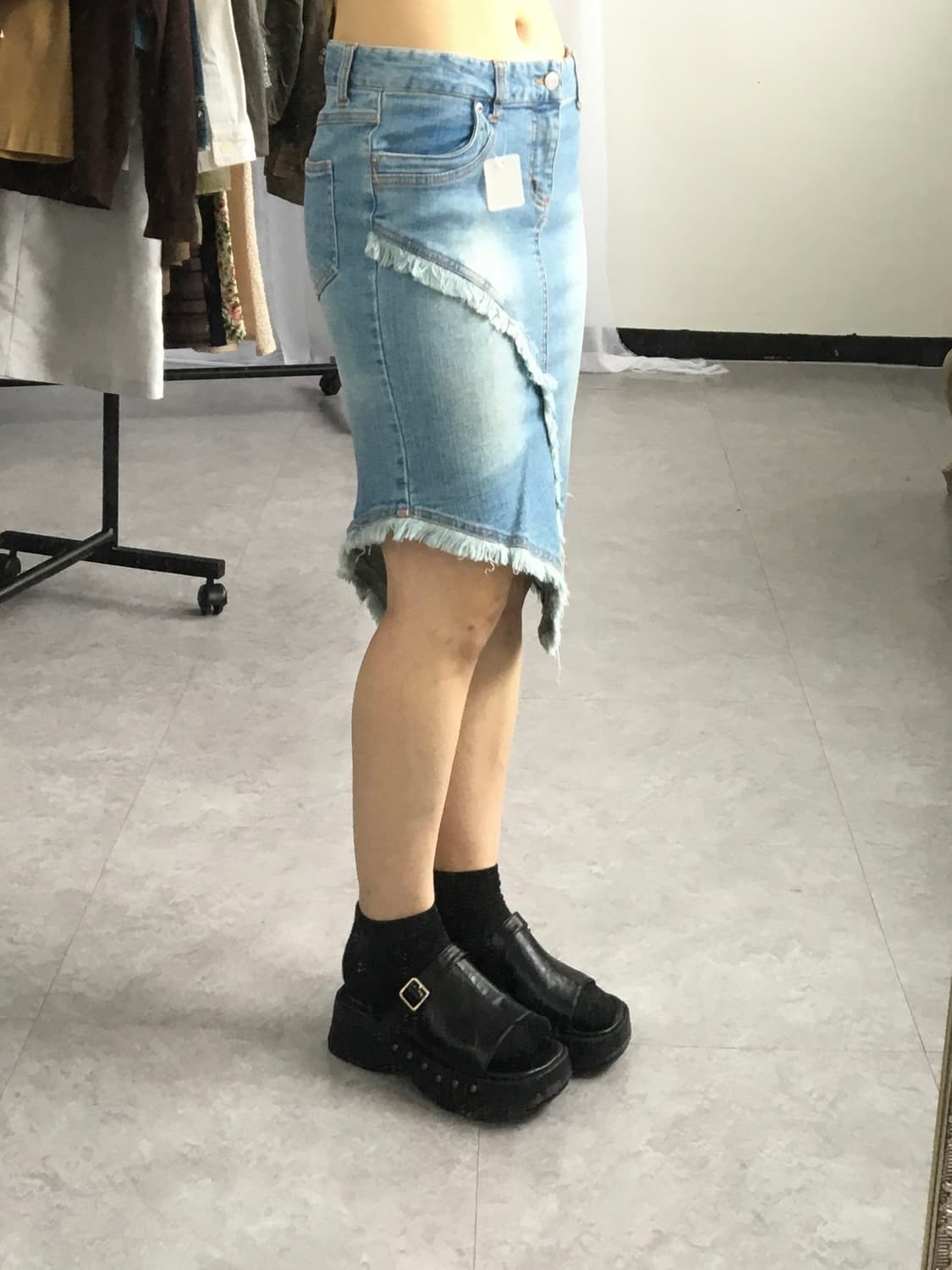 Fringe detail unbalanced denim skirt 상품이미지4
