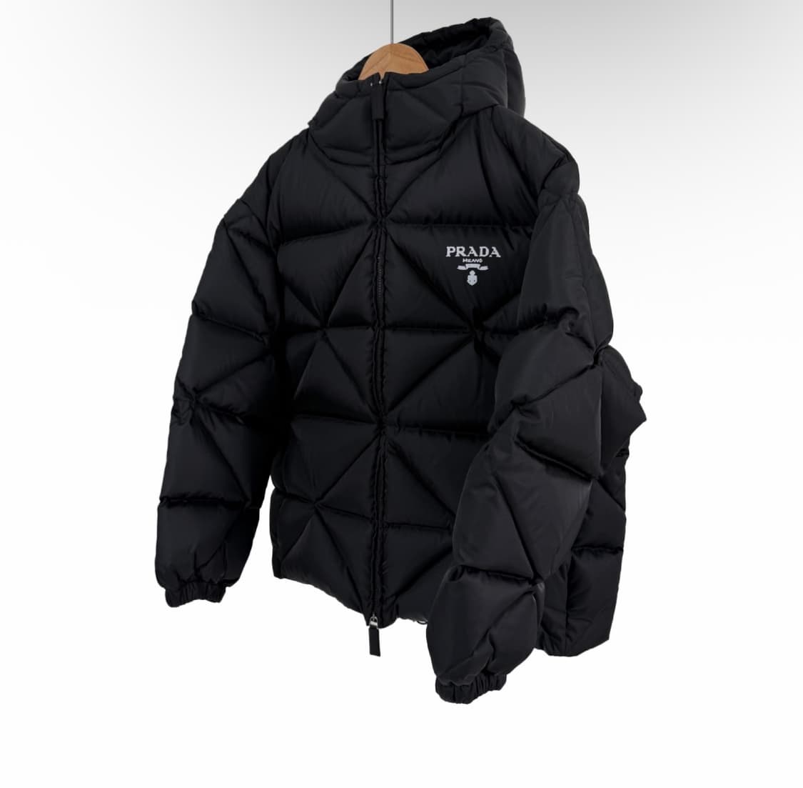 [38] 프라다 여성 리나일론 개버딘 후드 다운 패딩 자켓 블랙 상품이미지1
