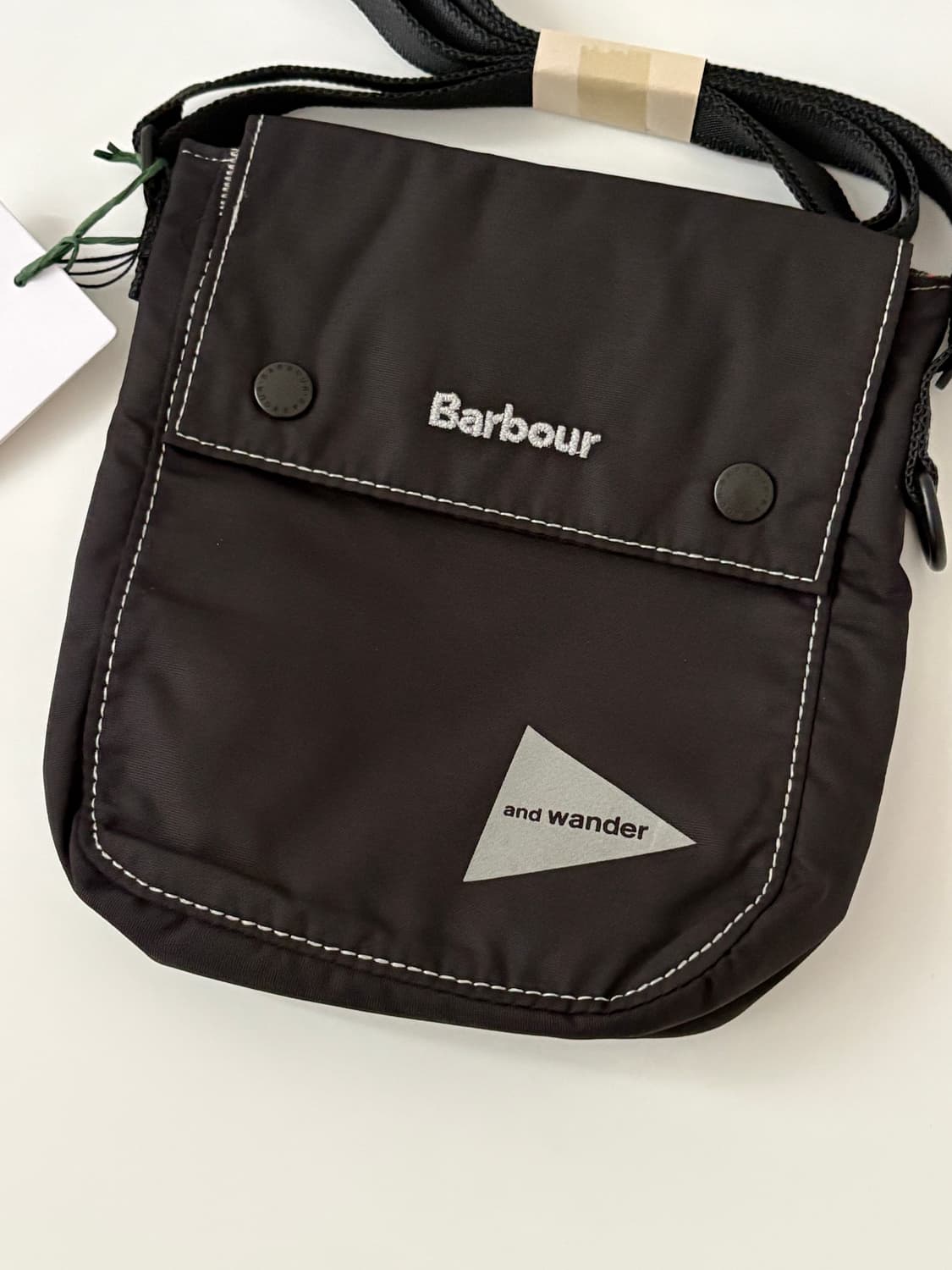 x Barbour - Shoulder Pouch Bag (Black) 상품이미지2