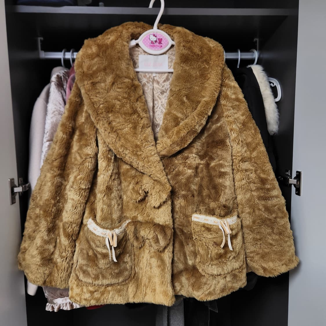 리즈리사 라떼갸루 리본 퍼 코트 상품이미지1