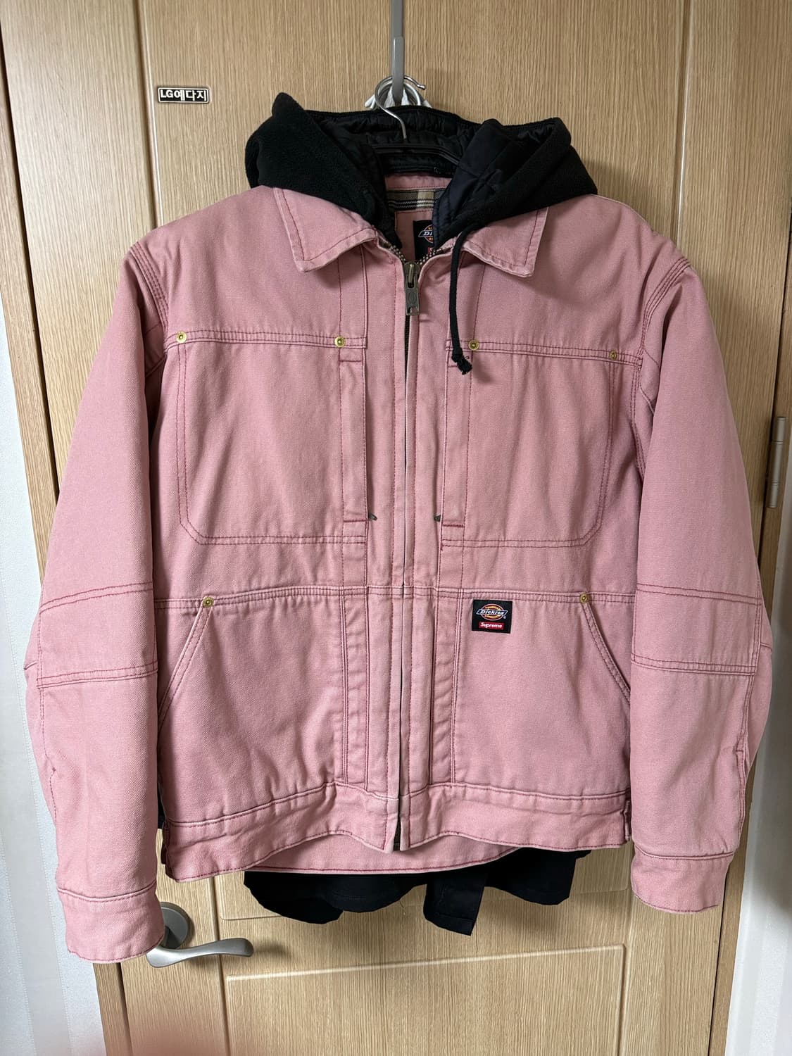 [M]슈프림 x 디키즈 후드 워크 자켓 핑크 - 24FW 상품이미지1